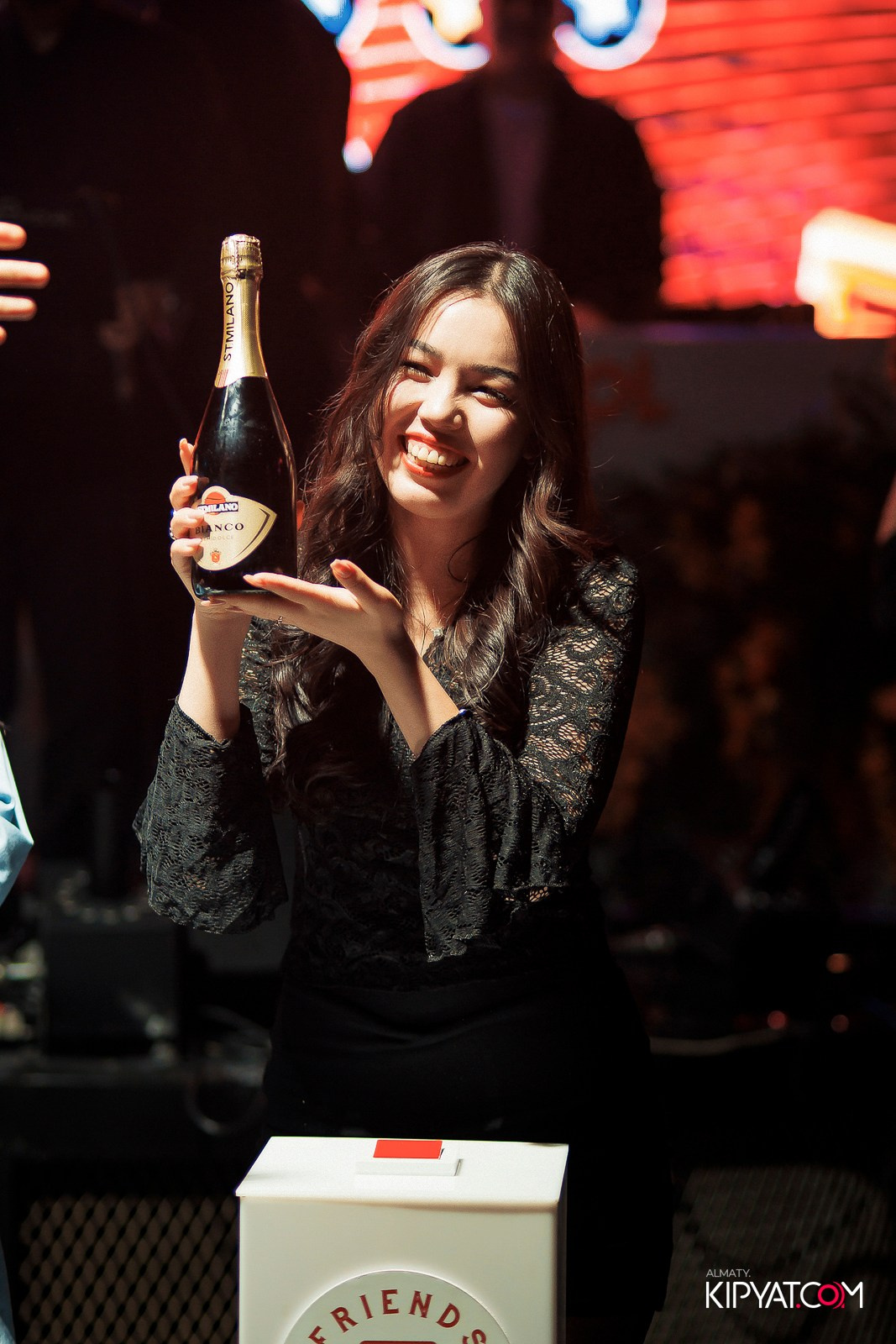 FRIENDS BAR & TERRACE. КИПЯТКОМ АЛМАТЫ!