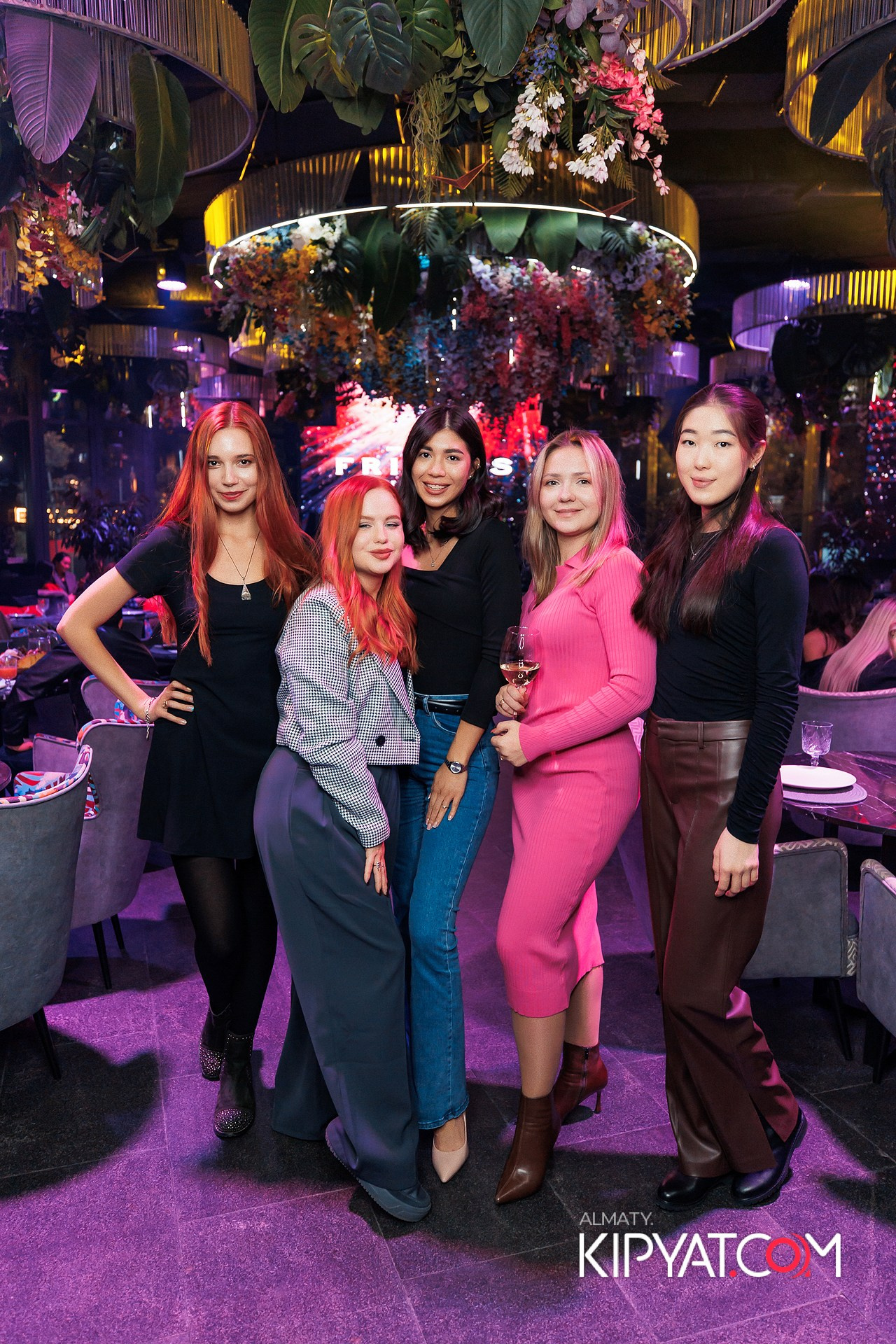 FRIENDS BAR & TERRACE. КИПЯТКОМ АЛМАТЫ! Фотосъемка мероприятий в Алматы