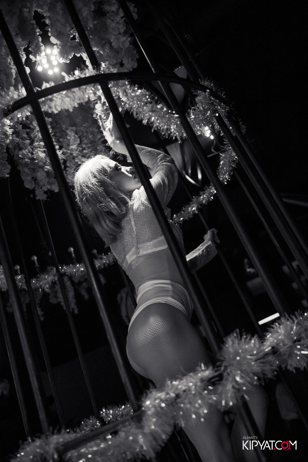 UYAT EMES BAR. КИПЯТКОМ АЛМАТЫ!