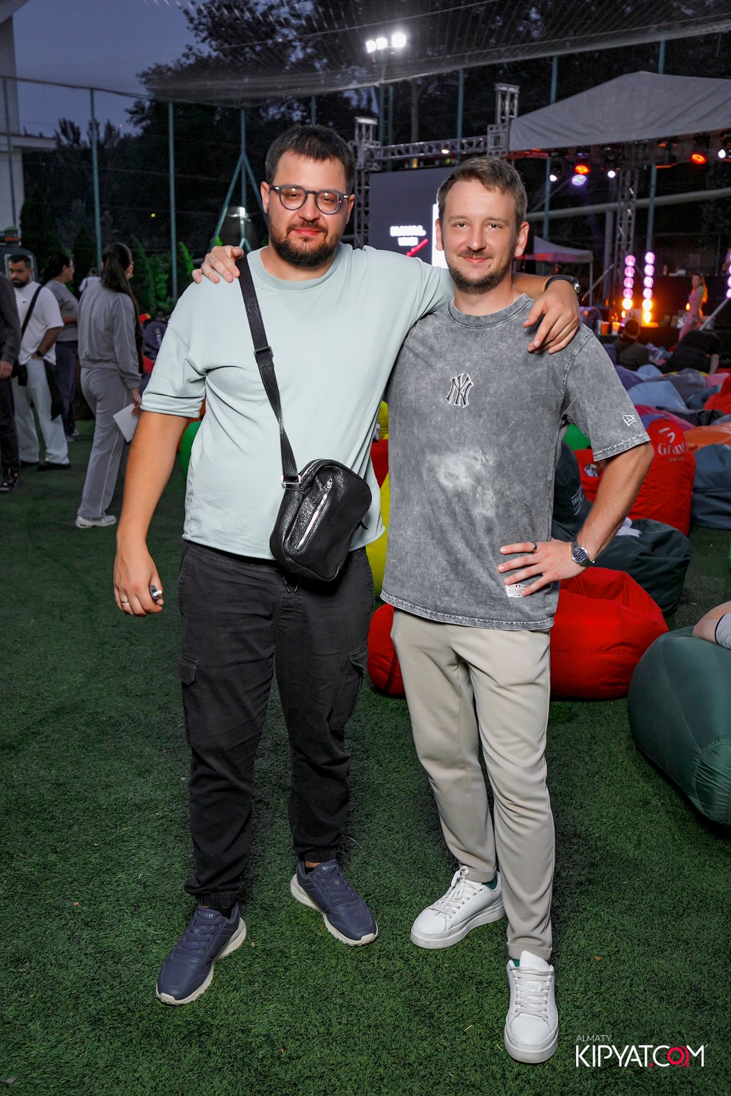 ТРАНСЛЯЦИЯ ФИНАЛА ЛИГИ ЧЕМПИОНОВ ПОД ОТКРЫТЫМ НЕБОМ В VELVET SPORT VILLA. КИПЯТКОМ АЛМАТЫ! Фотосъемка мероприятий в Алматы