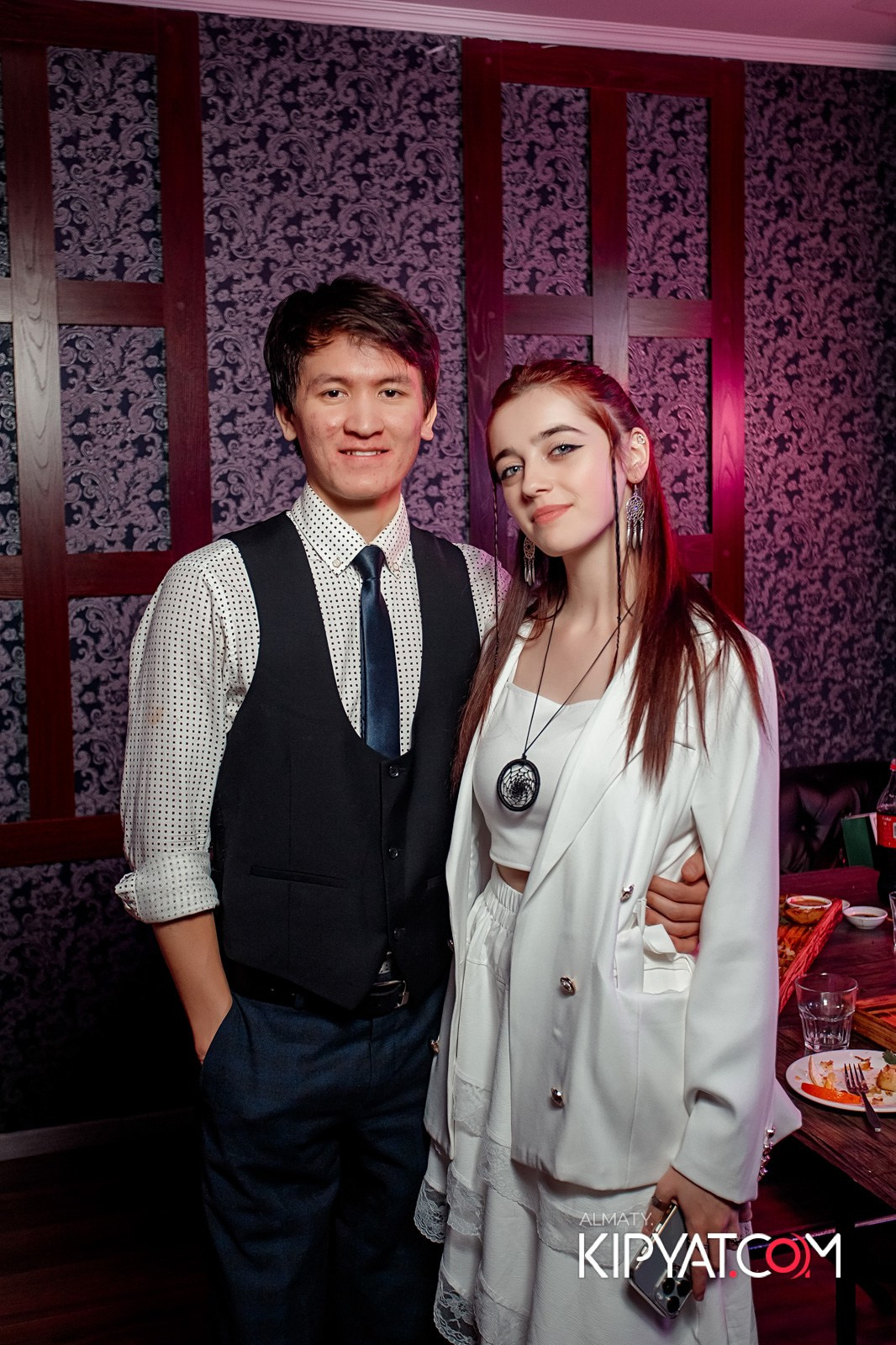 КАРАОКЕ-БАР РОЯЛЬ НА НУРМАКОВА. КИПЯТКОМ АЛМАТЫ!