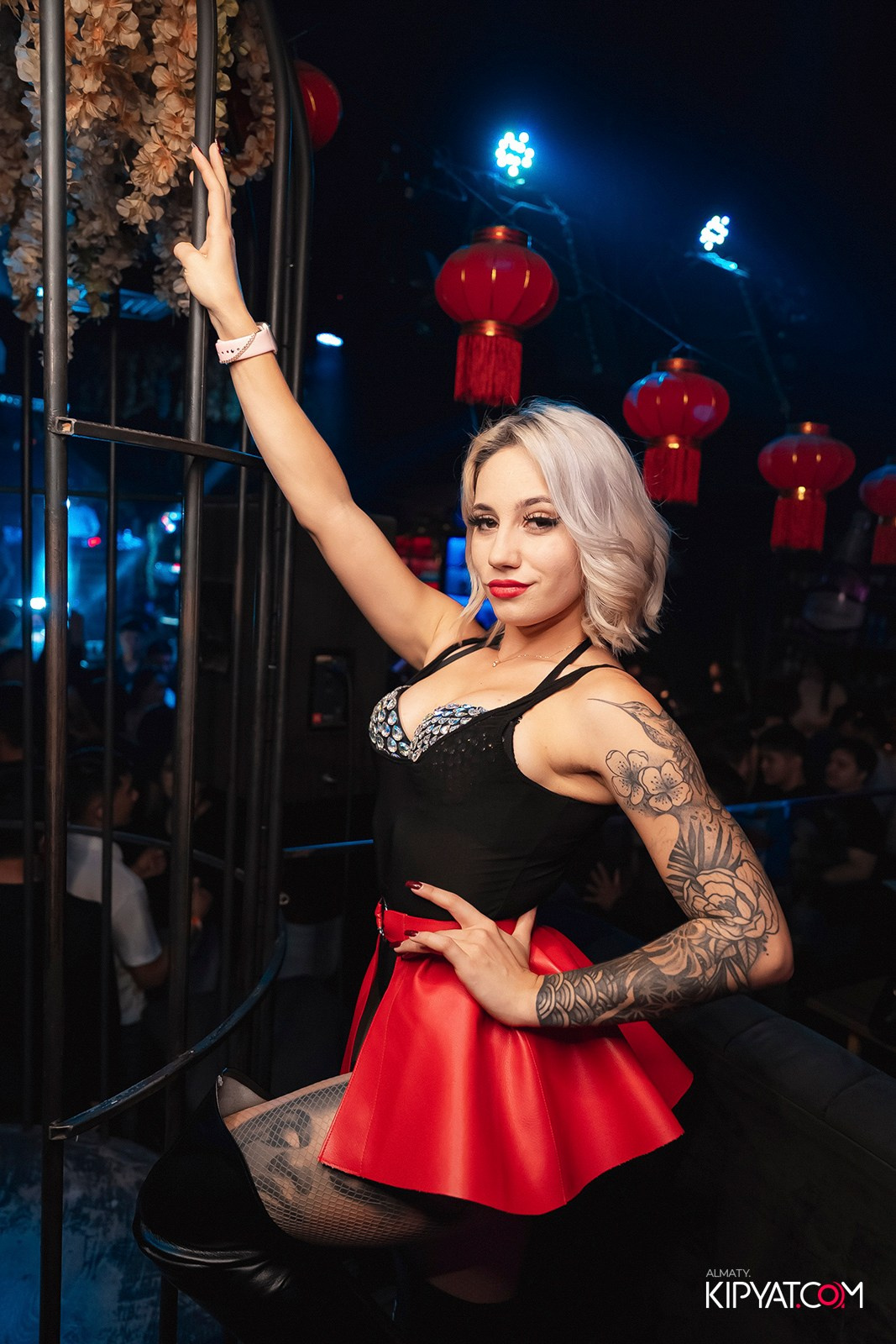 UYAT ЕМES BAR. КИПЯТКОМ АЛМАТЫ!