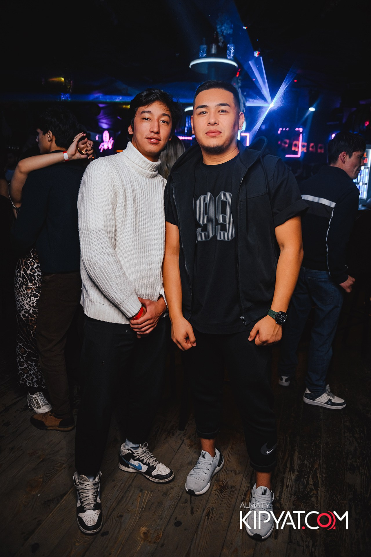 UYAT EMES BAR. КИПЯТКОМ АЛМАТЫ!