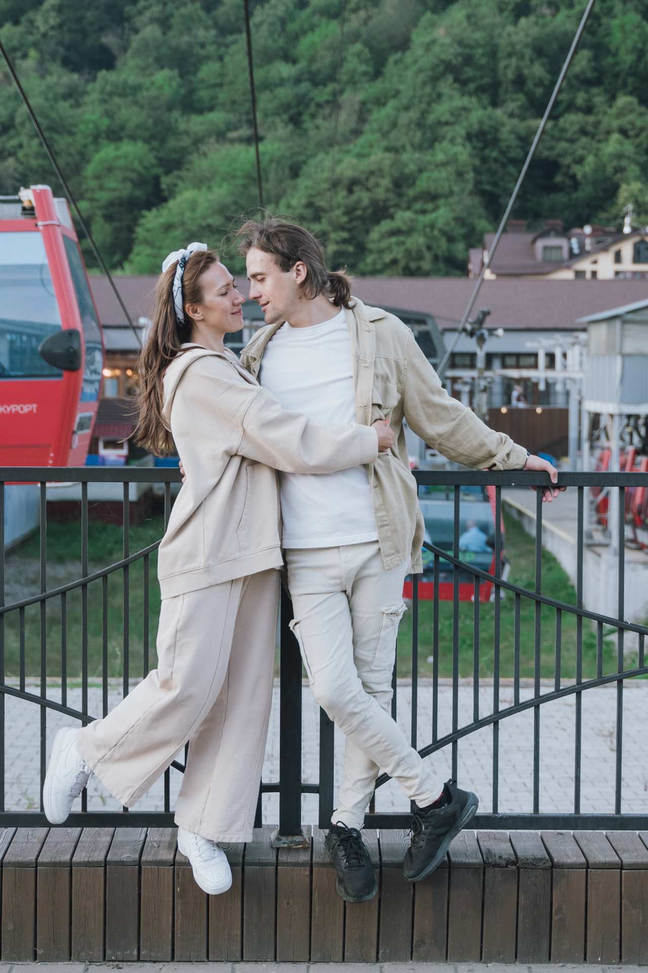 Фотоснимок возле канатной дороге 