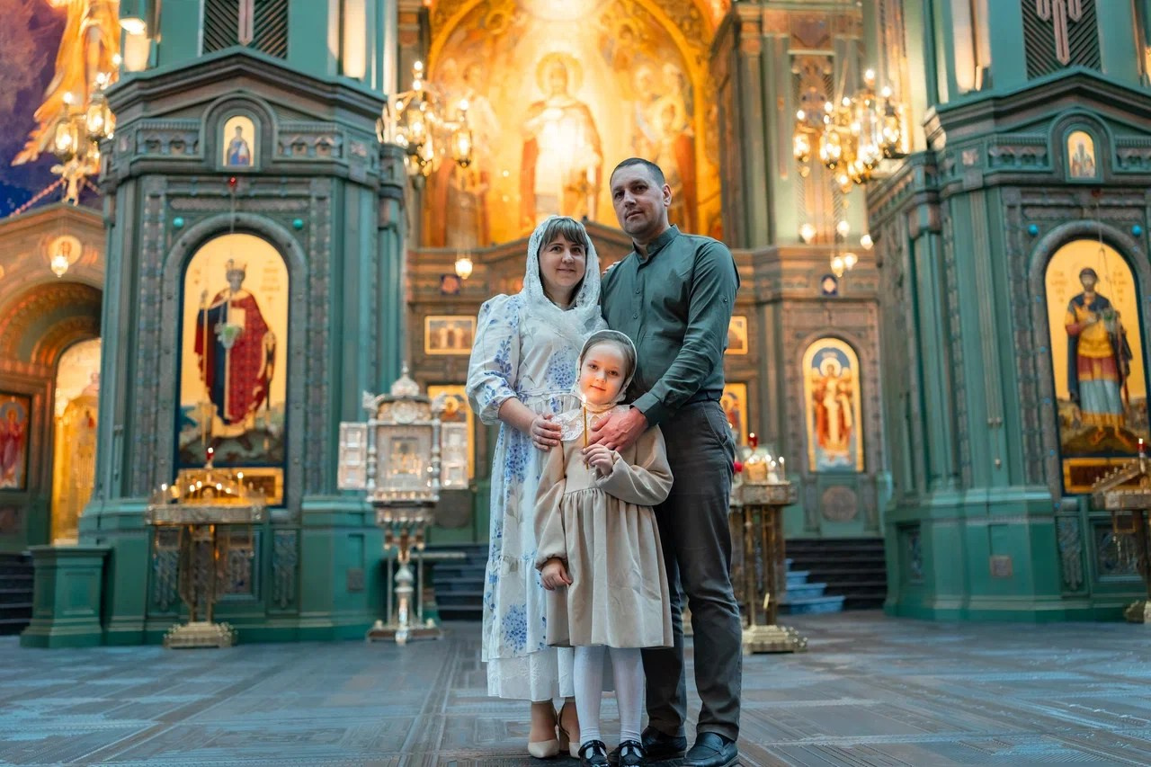Съемка семьи в Соборе Воскресения Христова. Семейный фотограф и фотограф на Крещение, Венчание в Москве и Подмосковье Людмила Клюева