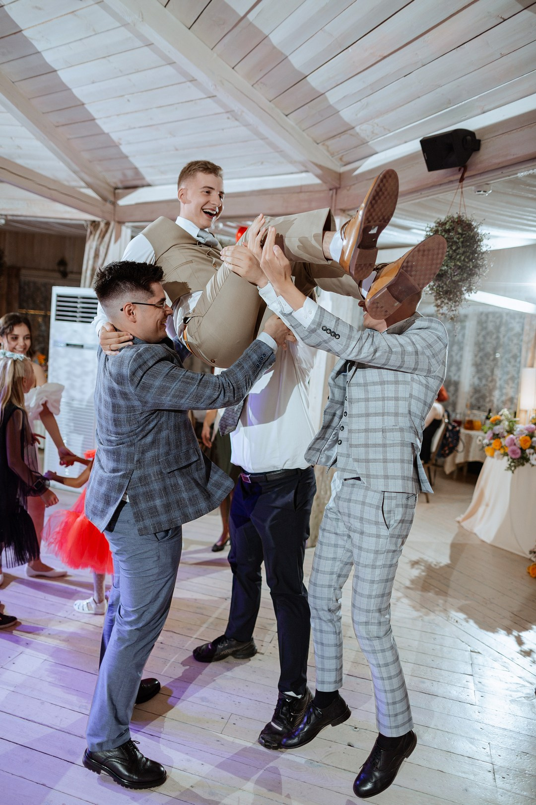  Влюбленные в объятиях исторической архитектуры