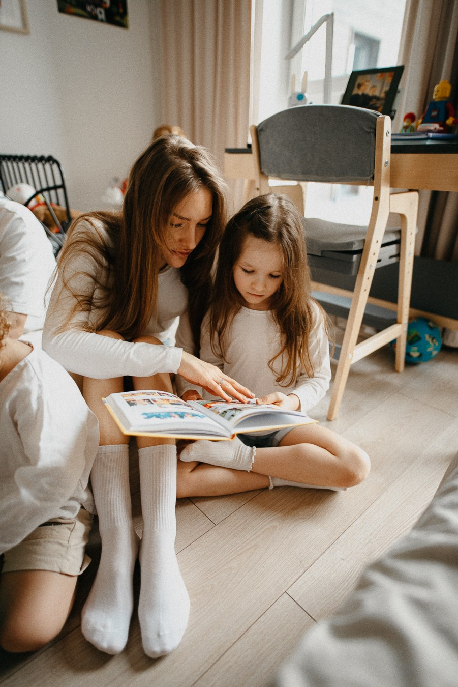 Костя, Яна, Кристина, Леон | дома