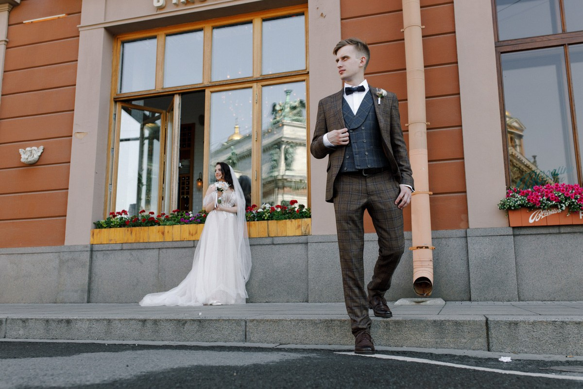 Свадебная фотосессия на Невском. Свадебный фотограф СПБ