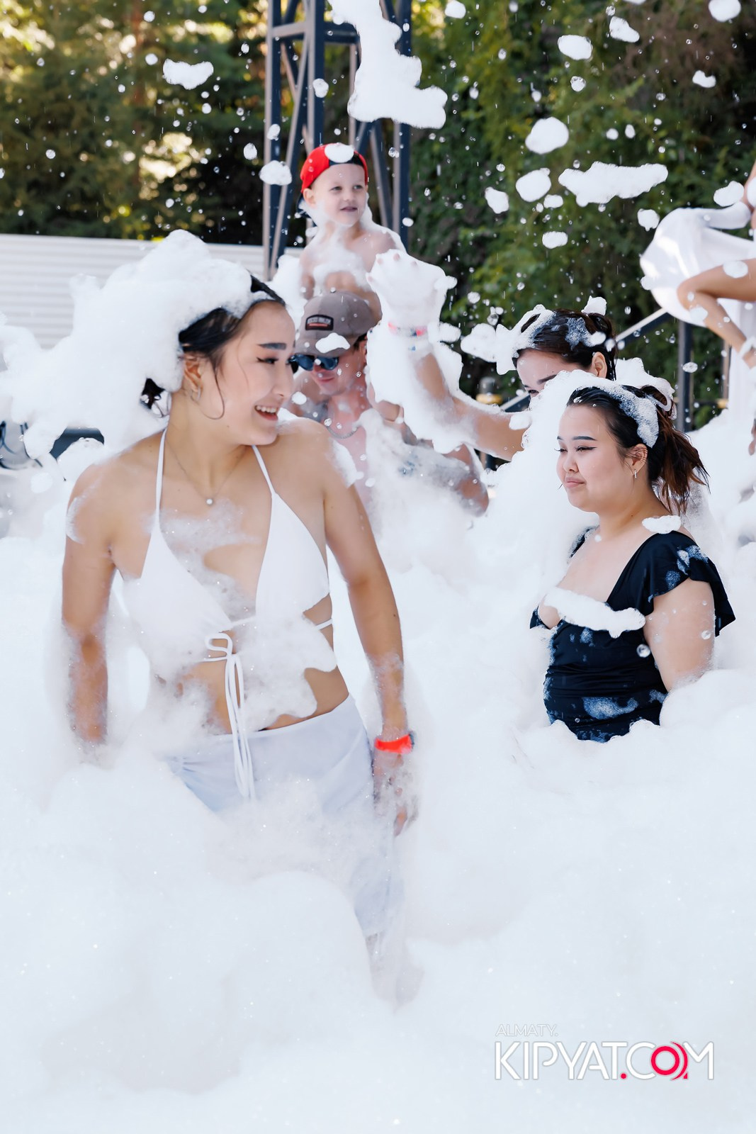 ПЕННАЯ ВЕЧЕРИНКА/ДЫМОВОЕ ШОУ/БАССЕЙН DELIGHT POOL. КИПЯТКОМ АЛМАТЫ!