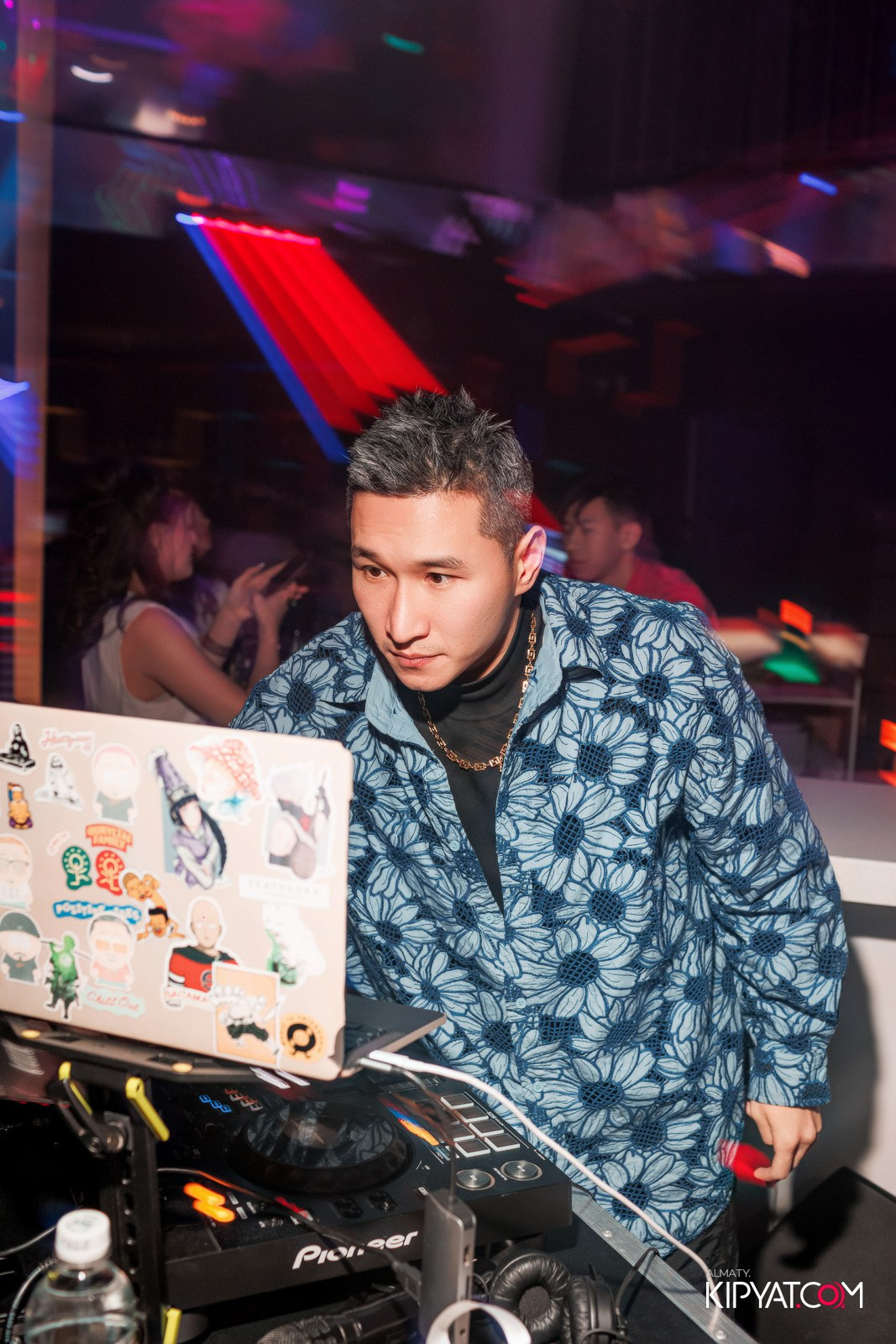 SANTA RAVE В НОЧНОМ КЛУБЕ SANTA BARBARA. КИПЯТКОМ АЛМАТЫ!