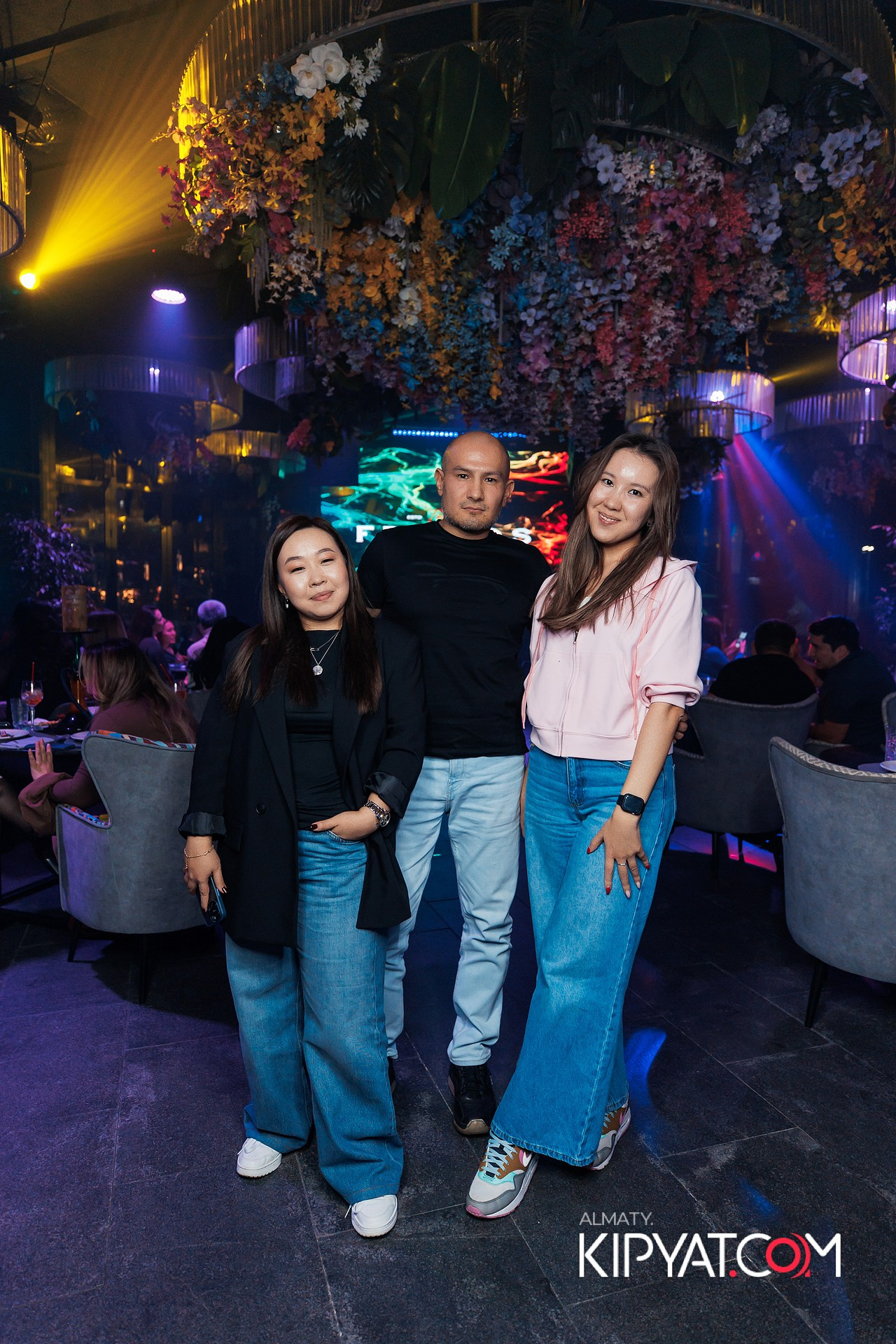 FRIENDS BAR & TERRACE. КИПЯТКОМ АЛМАТЫ! Фотосъемка мероприятий в Алматы