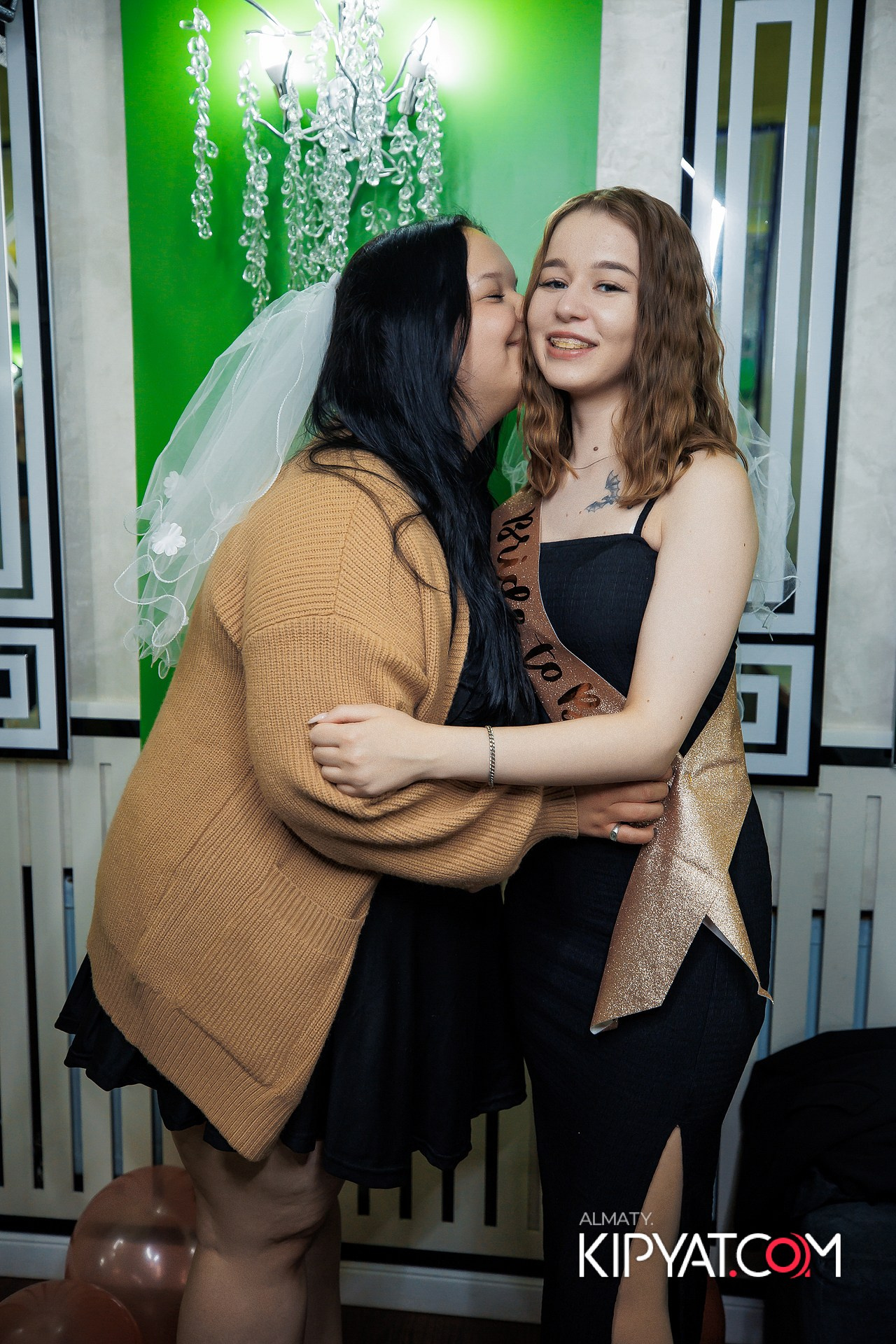 Ухо и Медведь на Гагарина. КИПЯТКОМ АЛМАТЫ!