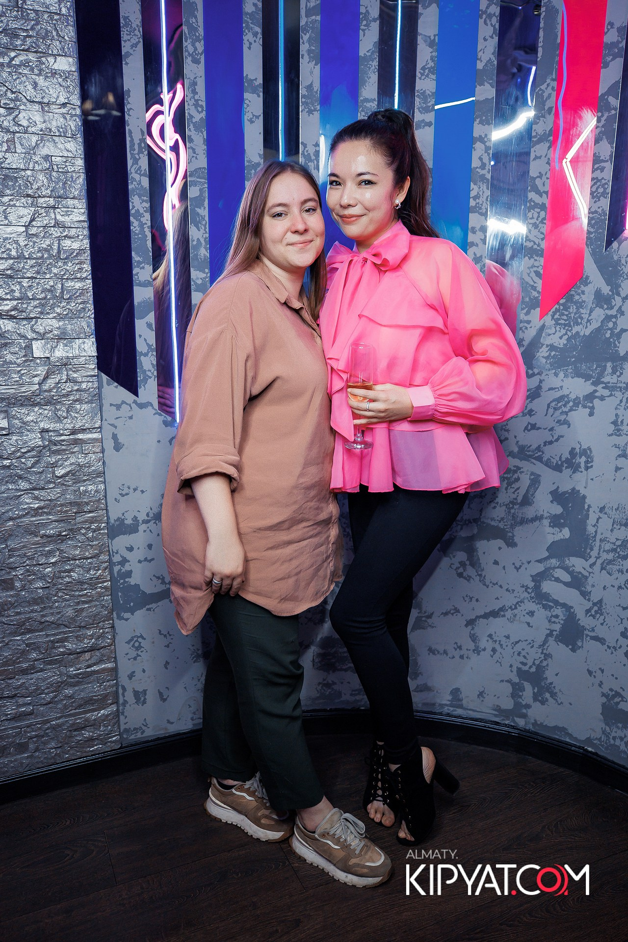 Ухо и Медведь на Гагарина. КИПЯТКОМ АЛМАТЫ!