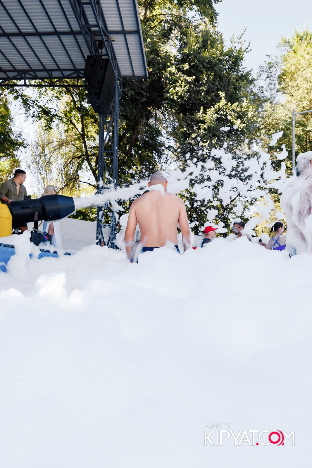 ПЕННАЯ ВЕЧЕРИНКА/ДЫМОВОЕ ШОУ/БАССЕЙН DELIGHT POOL. КИПЯТКОМ АЛМАТЫ!
