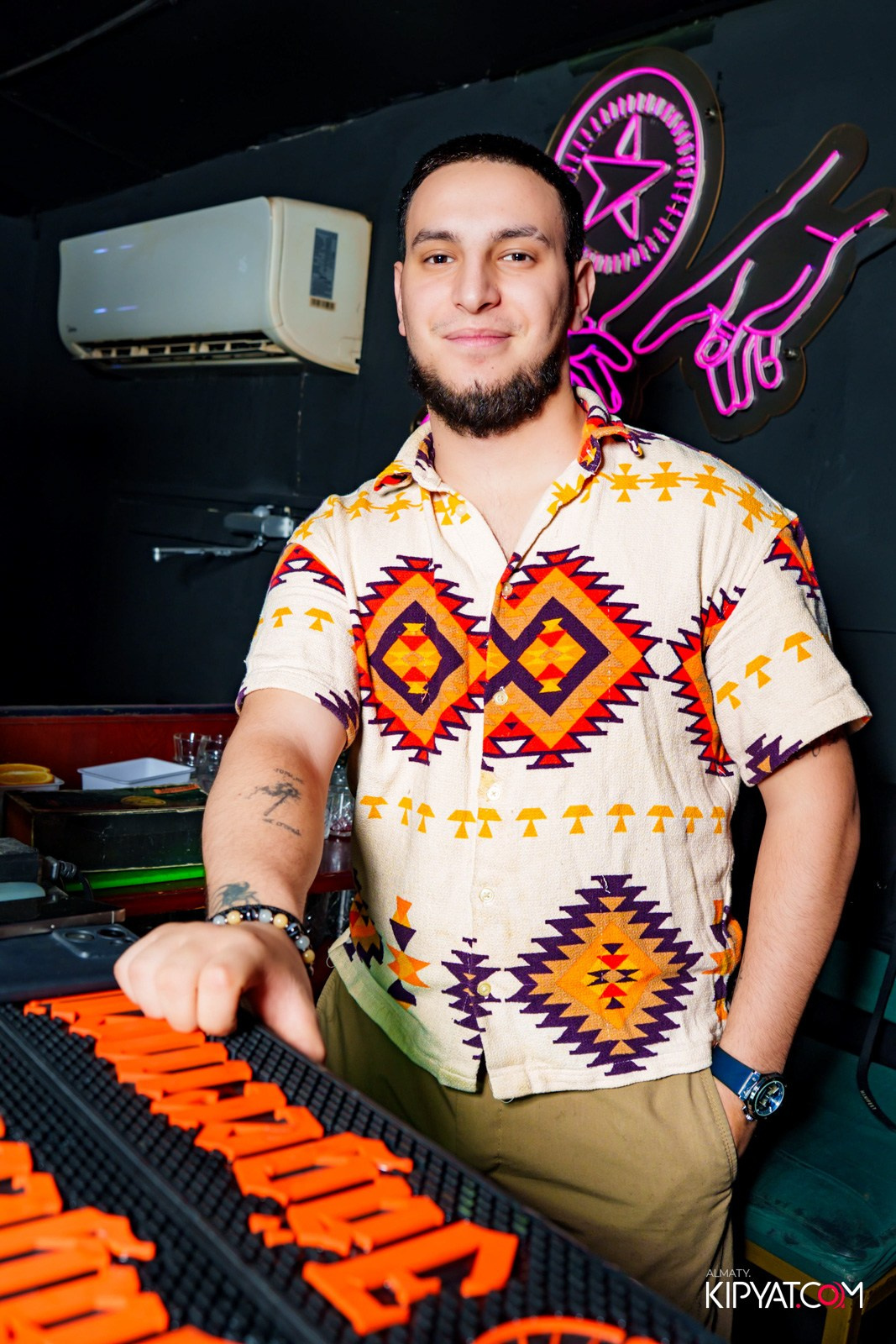 UYAT EMES BAR. КИПЯТКОМ АЛМАТЫ!