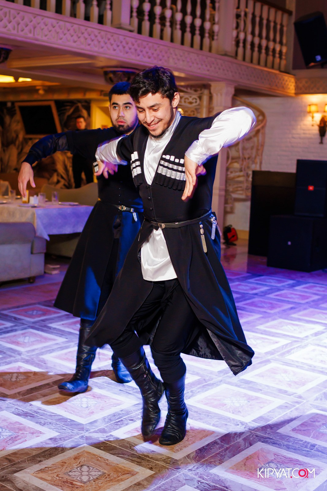 РЕСТОРАН ALAZANI. КИПЯТКОМ АЛМАТЫ!