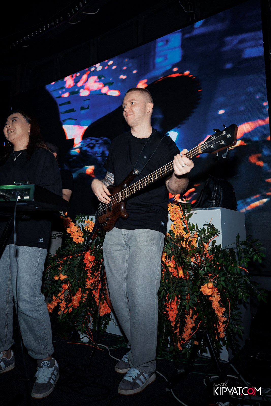 FRIENDS BAR & TERRACE. КИПЯТКОМ АЛМАТЫ!