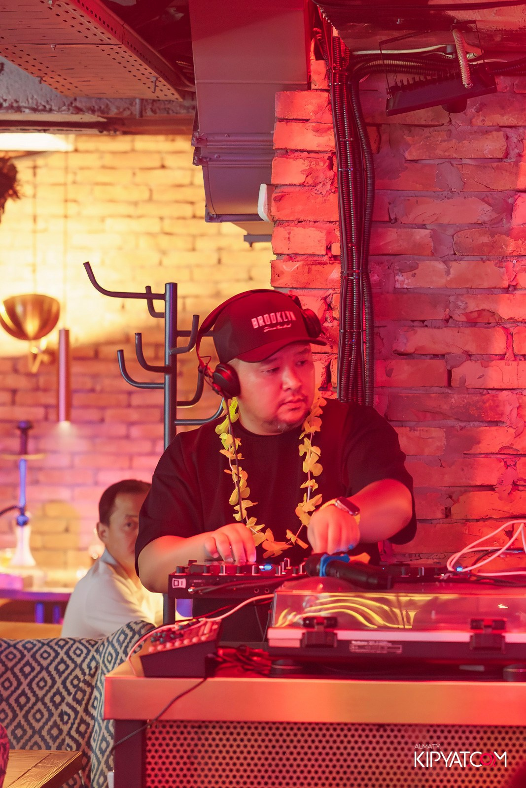 OLOVO BAR НА САТПАЕВА. КИПЯТКОМ АЛМАТЫ! Фотосъемка мероприятий в Алматы