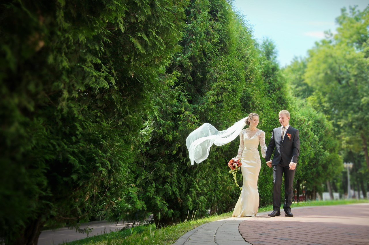 Примеры свадебных платьев. Модельер Евгений Бременев