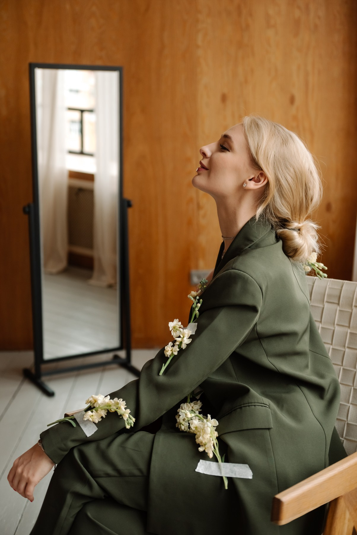 Индивидуальная. Деловой образ с цветами. Свадебный и сеейный фотограф в Санкт-Петербурге Елена Худякова