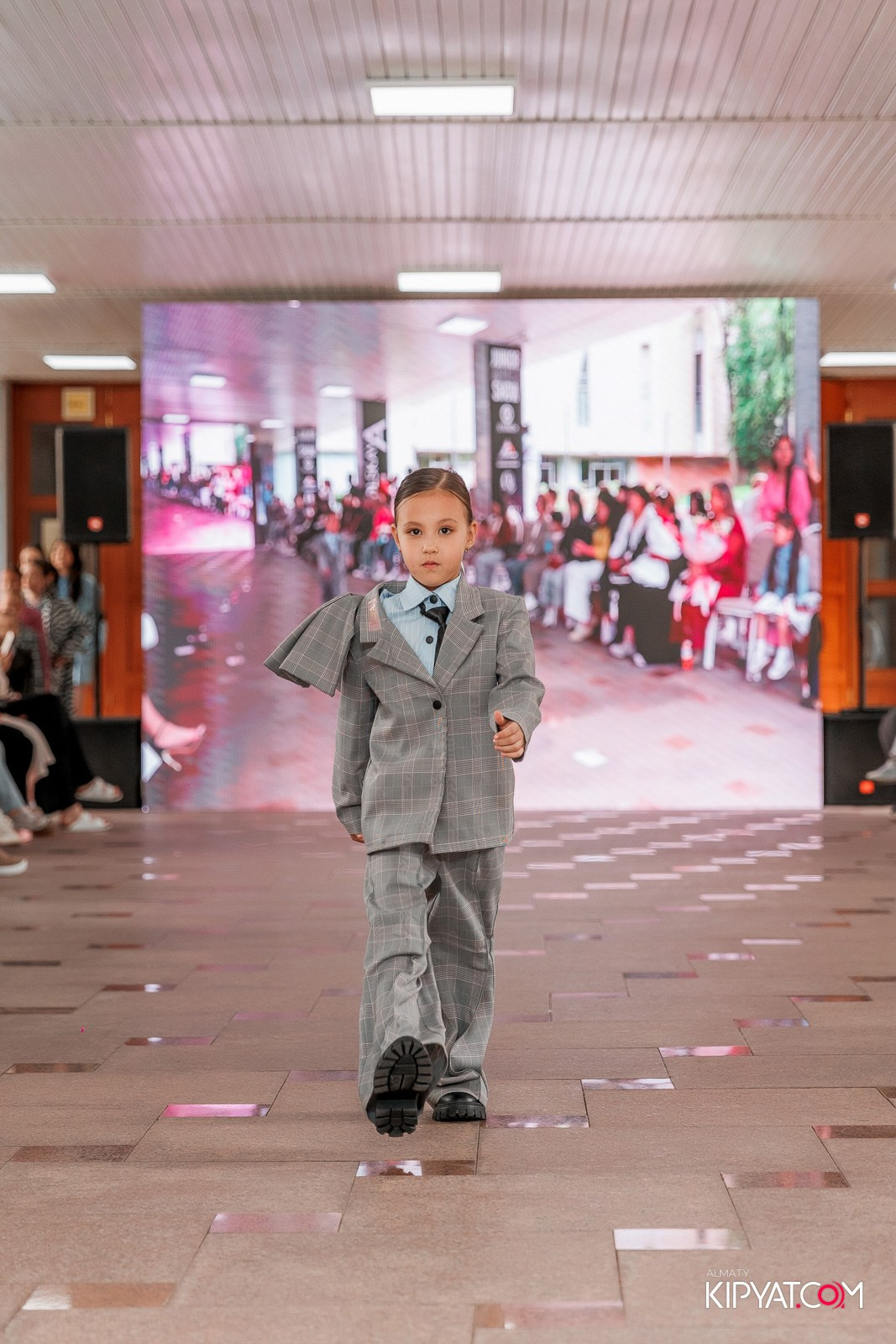 JUNIOR FASHION SHOW. КИПЯТКОМ АЛМАТЫ!