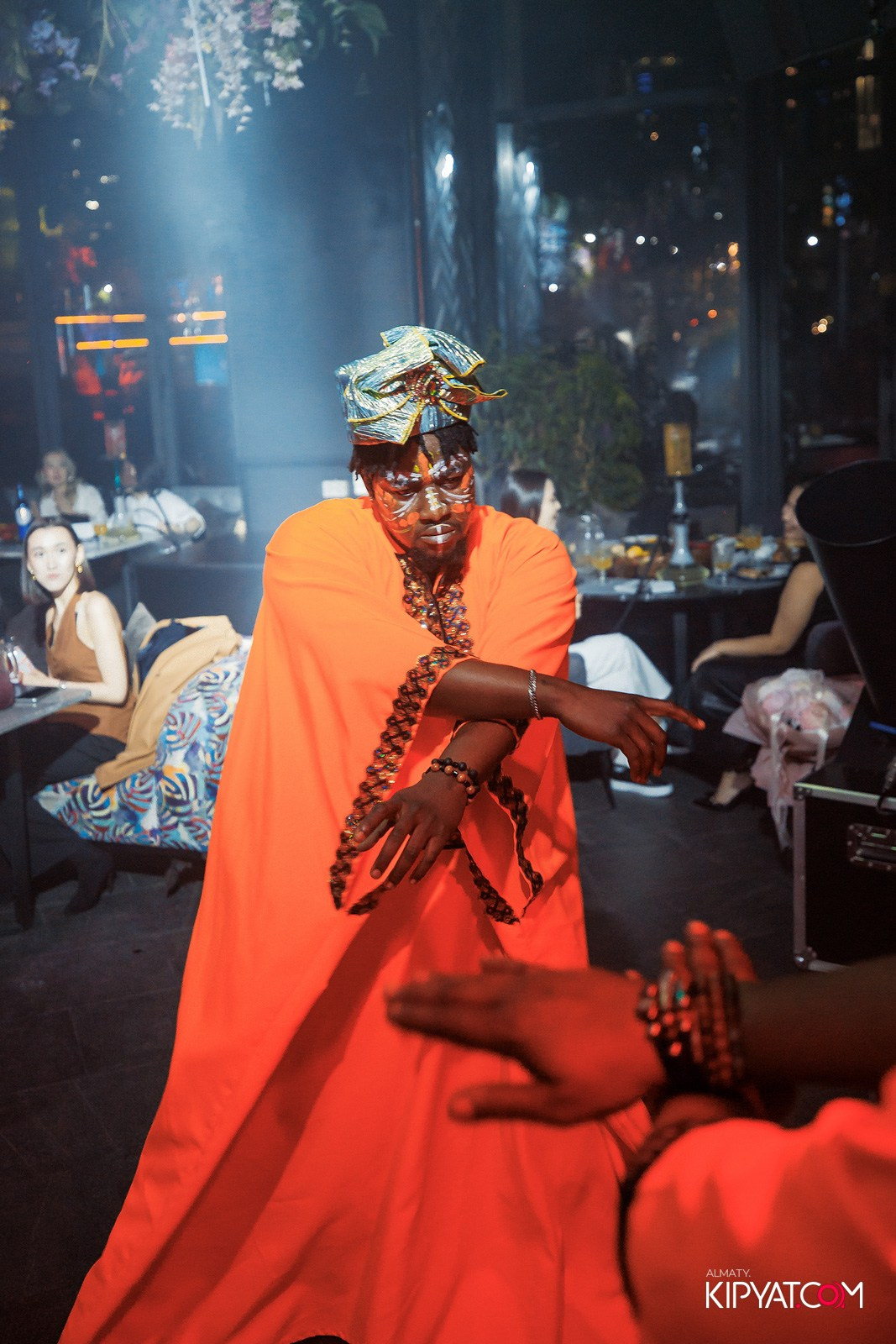 FRIENDS BAR & TERRACE. КИПЯТКОМ АЛМАТЫ!