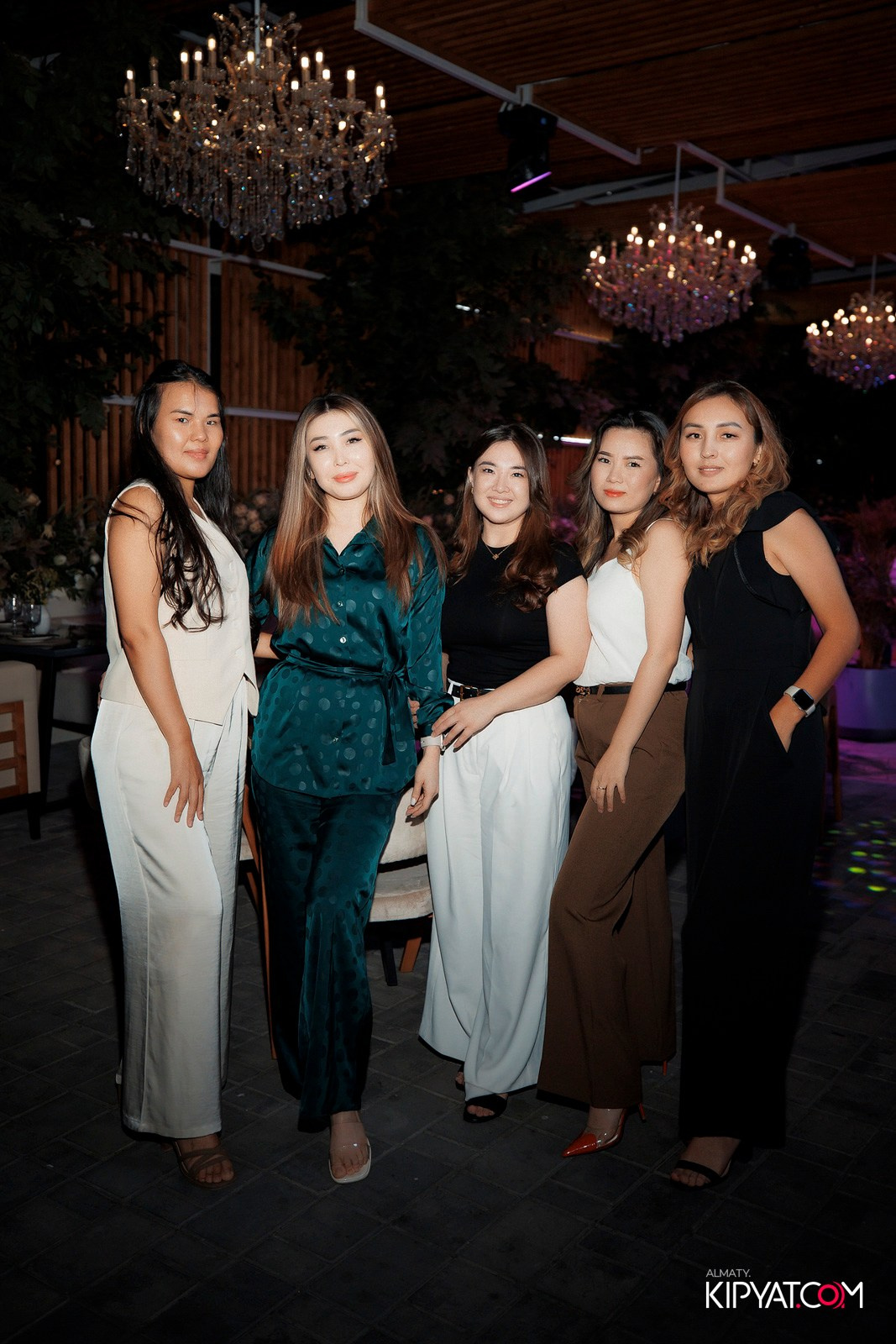 FRIENDS BAR & TERRACE. КИПЯТКОМ АЛМАТЫ!