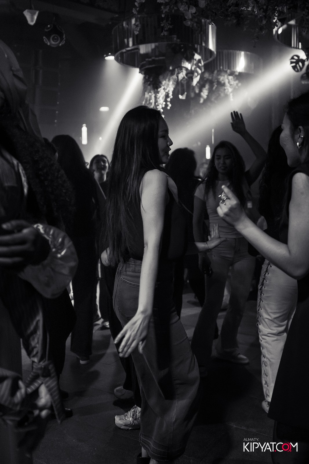 FRIENDS BAR & TERRACE. КИПЯТКОМ АЛМАТЫ!