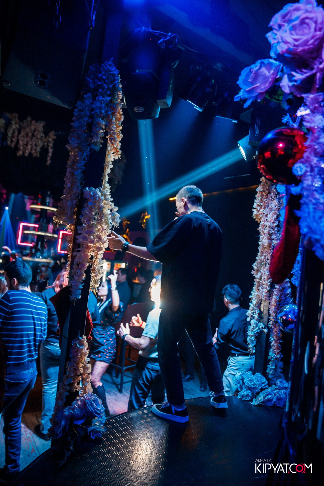 UYAT EMES BAR. КИПЯТКОМ АЛМАТЫ!