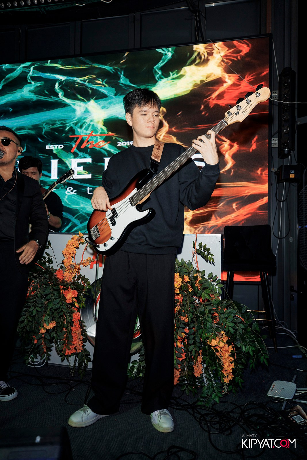 FRIENDS BAR & TERRACE. КИПЯТКОМ АЛМАТЫ!