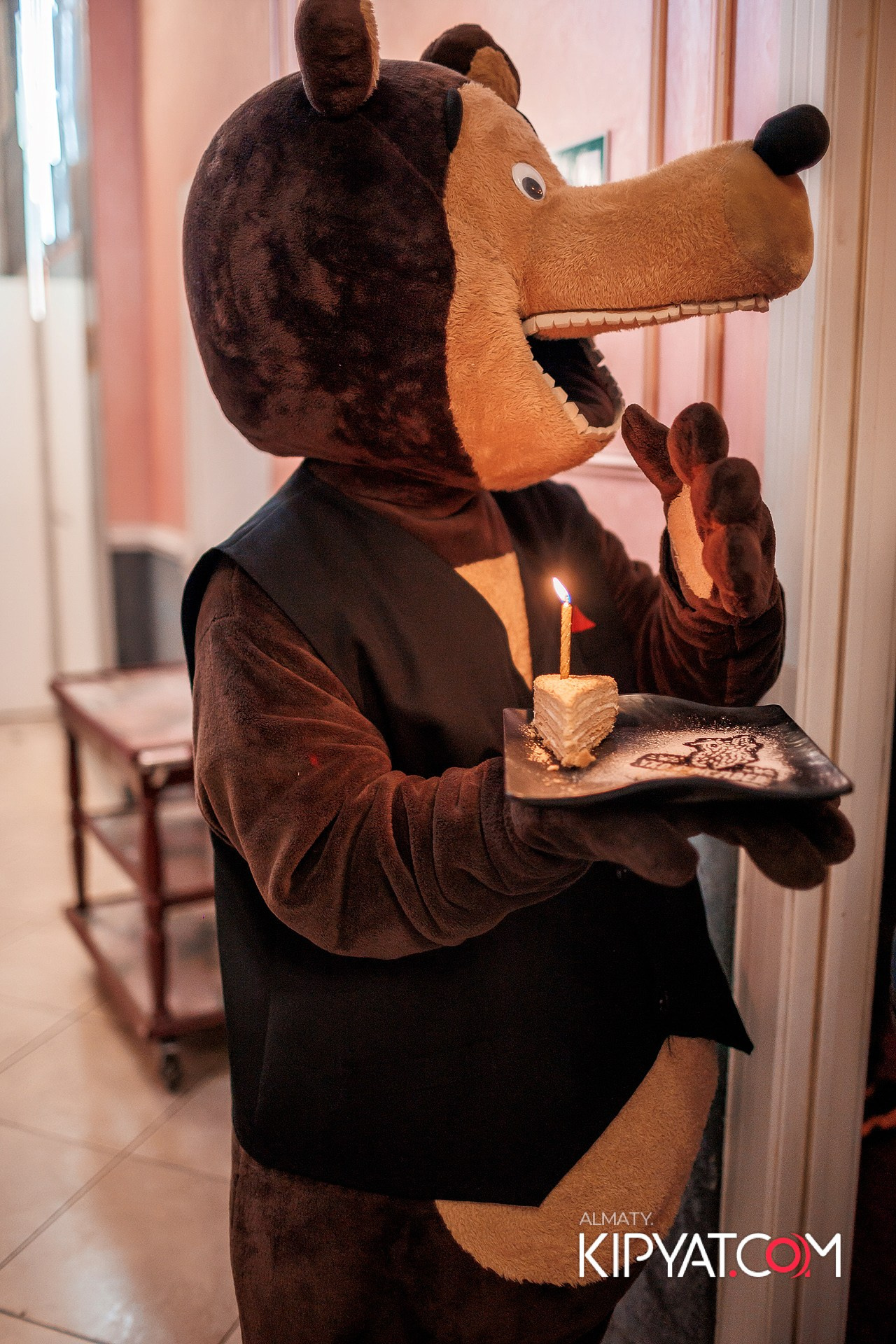 Ухо и Медведь на Курмангазы. КИПЯТКОМ АЛМАТЫ!