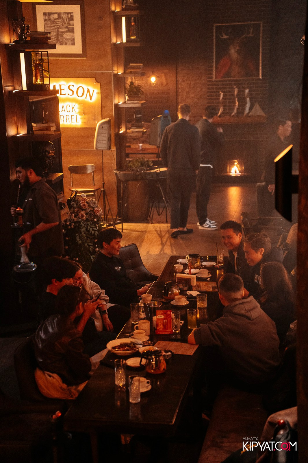 РЕСТО-БАР СКАНДАЛИСТЪ. КИПЯТКОМ АЛМАТЫ!
