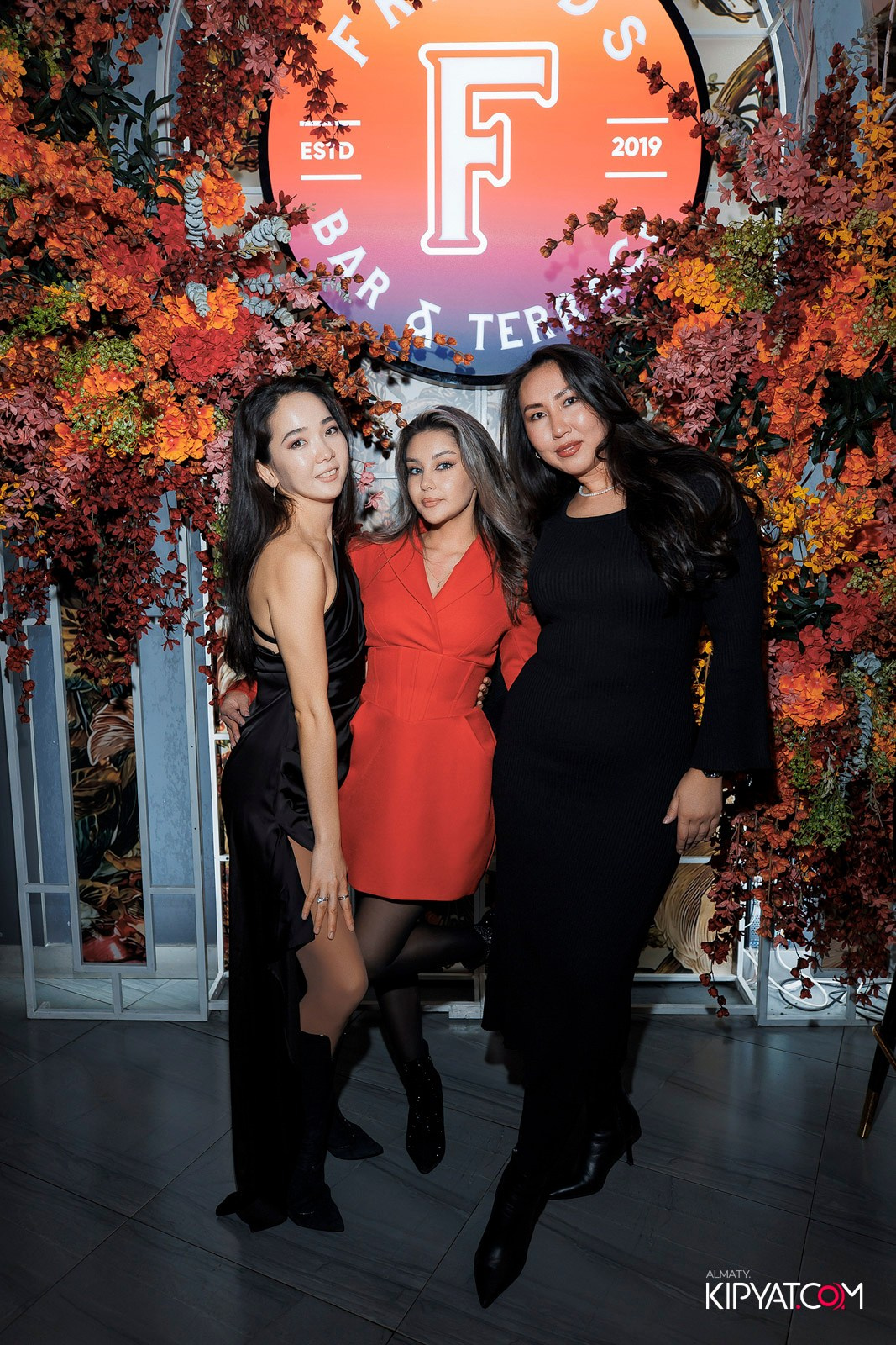 FRIENDS BAR & TERRACE. КИПЯТКОМ АЛМАТЫ! Фотосъемка мероприятий в Алматы