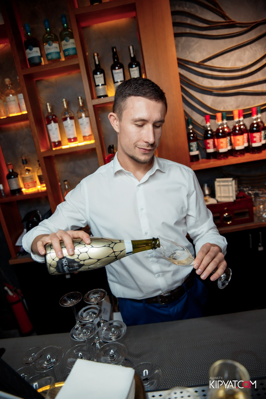 LAUREATE KARAOKE HALL. КИПЯТКОМ АЛМАТЫ!