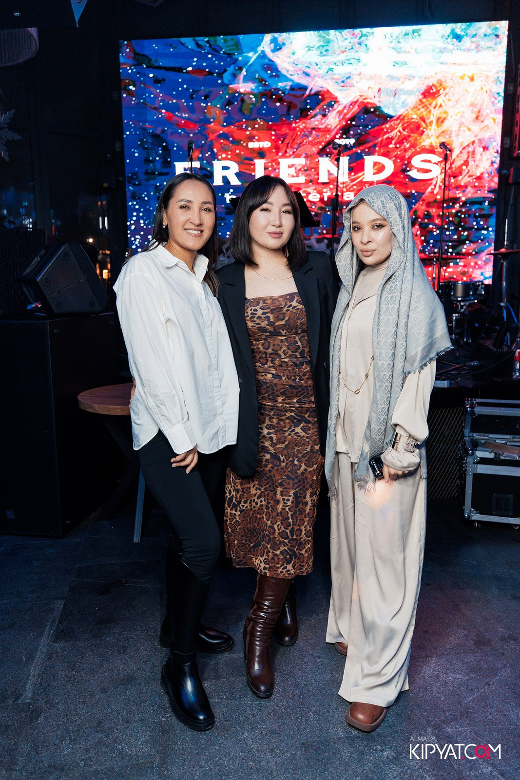 FRIENDS BAR & TERRACE. КИПЯТКОМ АЛМАТЫ!