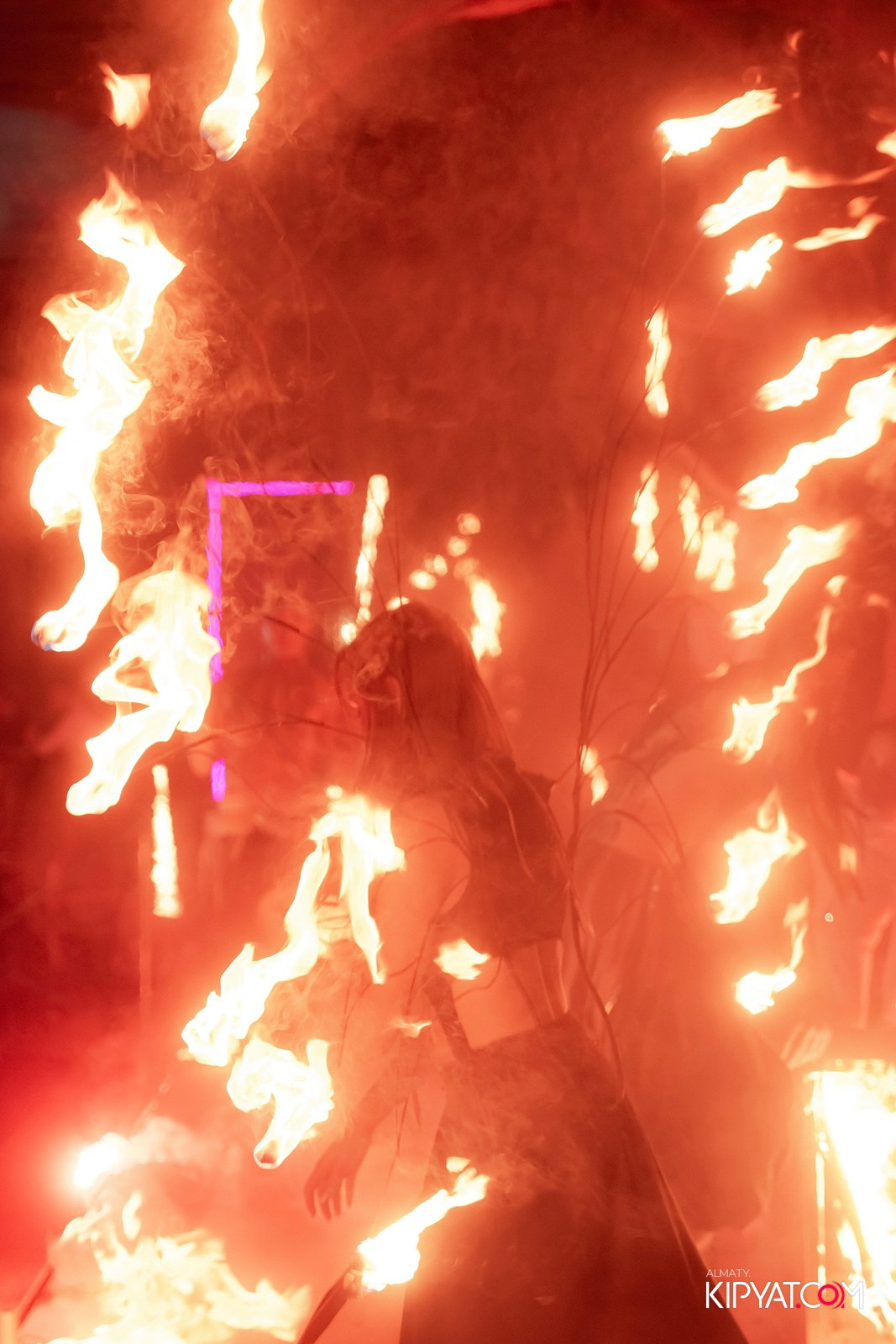 EDEN POOL & BAR. КИПЯТКОМ АЛМАТЫ!