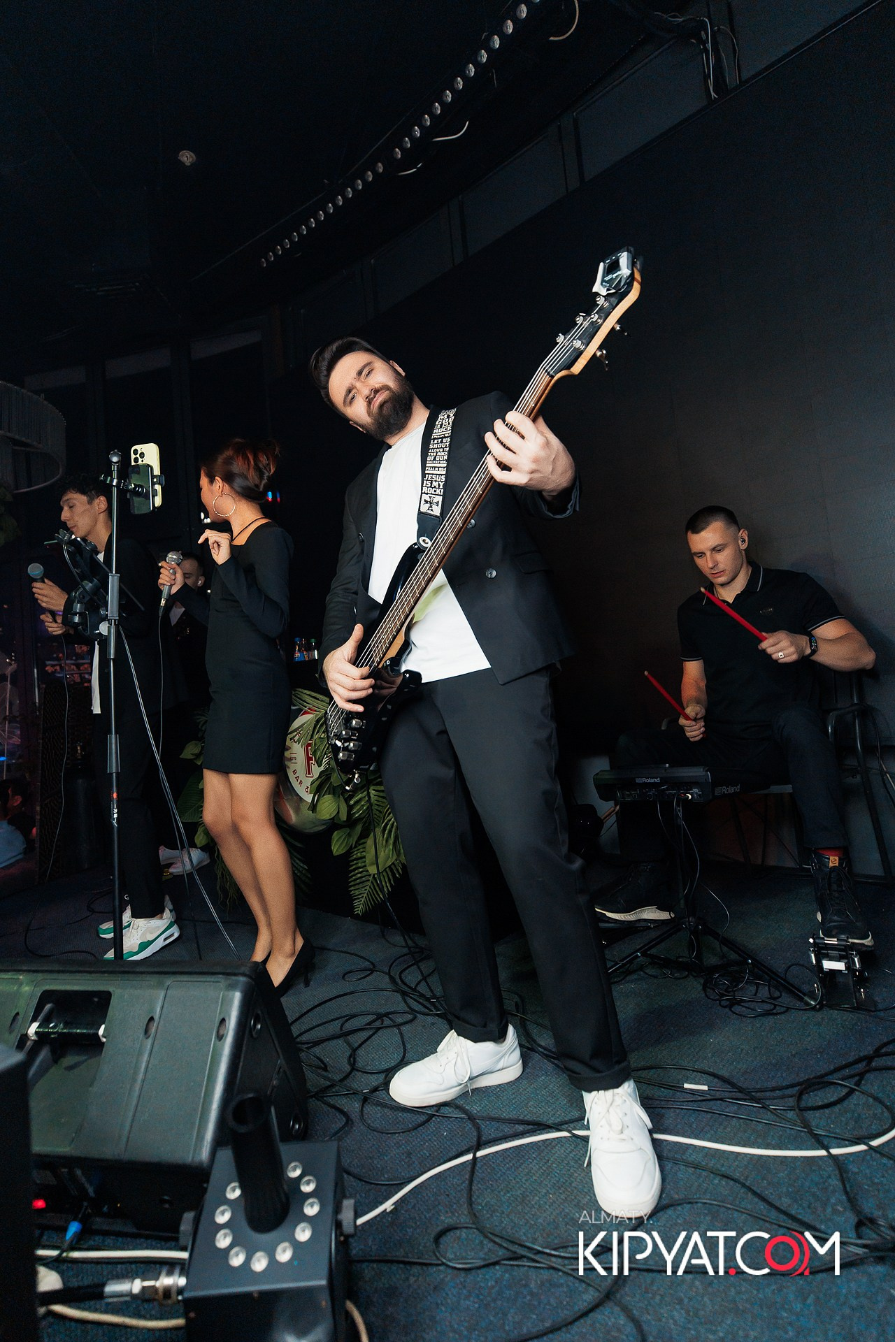 FRIENDS BAR & TERRACE. КИПЯТКОМ АЛМАТЫ!