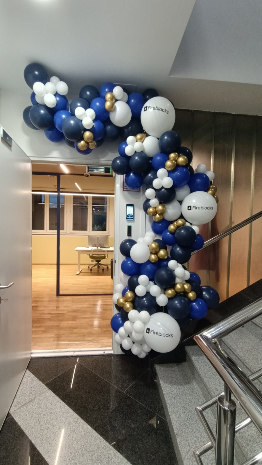 Baloni sa helijimom. Dekoracije balone. Dostava balone. Grad Novi Sad. Balloons and decorations in Serbia. Delivery 24/7