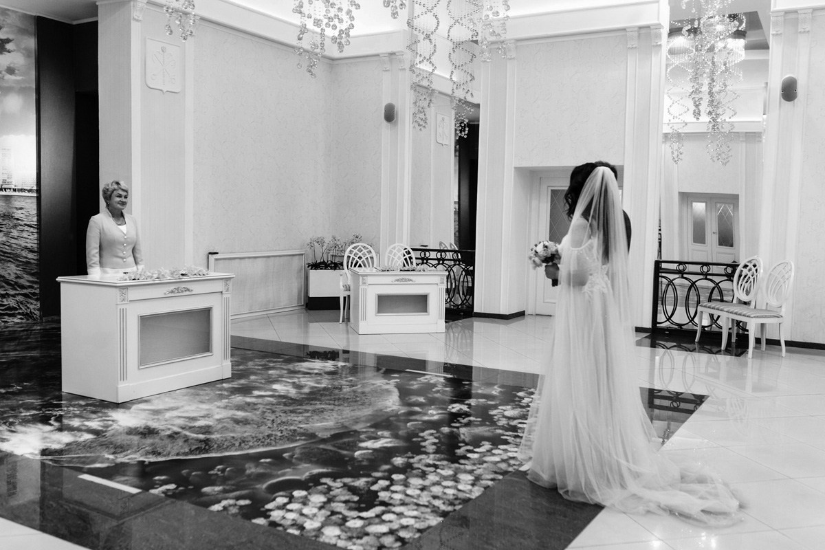 Свадебная фотосессия на Невском. Свадебный фотограф СПБ