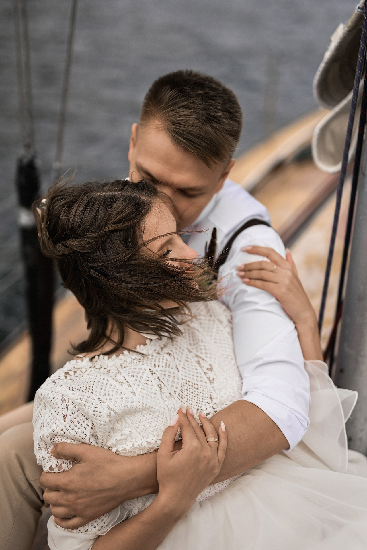 🌿 Влад и Влада — романтичная свадьба в лесу и на яхте | Камерная церемония в Красноярске. 📸 Свадебный и семейный фотограф в Красноярске Тихомиров Евгений | 17 лет опыта | 800+ свадеб