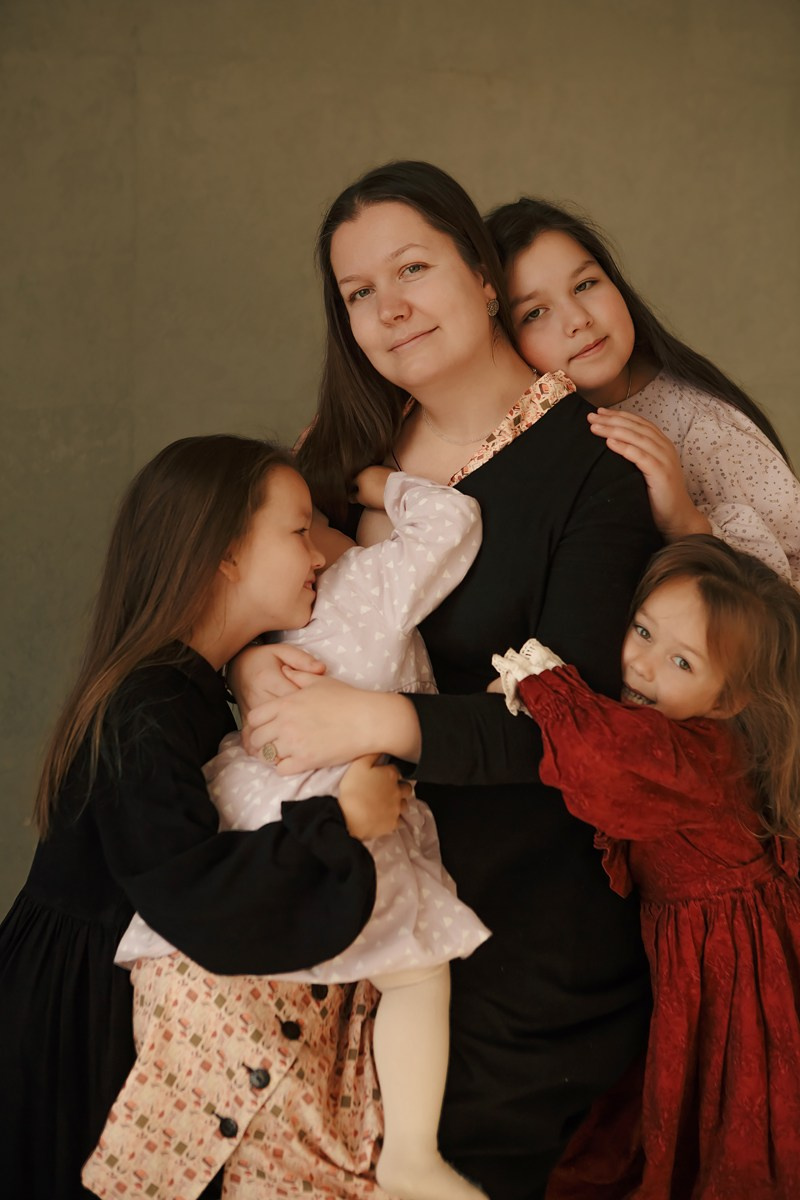 Катя, Николай, Лиза, Ксюша, Аня, Маша, Капитолина. Фотограф Александра Рышкова