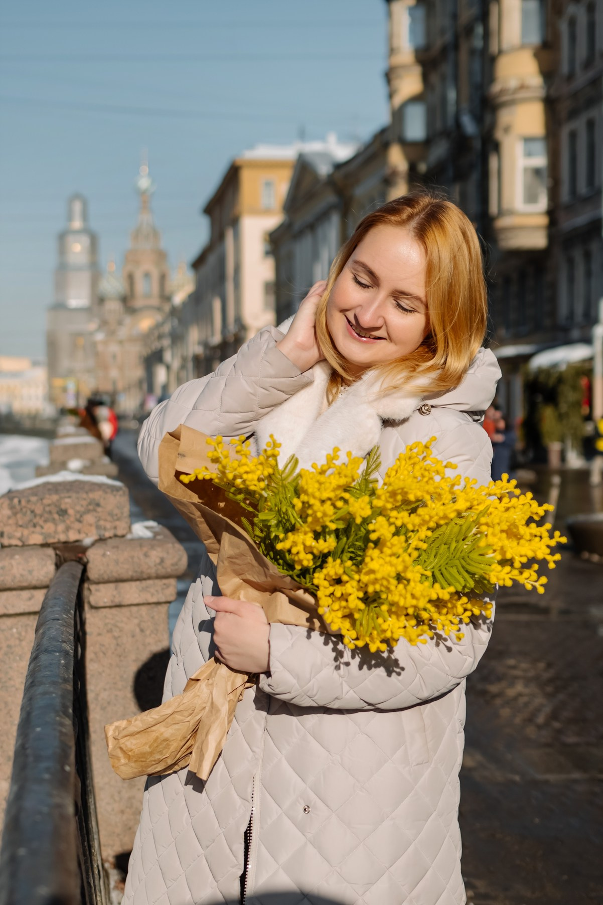 Прогулка с цветами по улицам и каналам. Свадебный и семейный фотограф в Санкт-Петербурге Елена Худякова