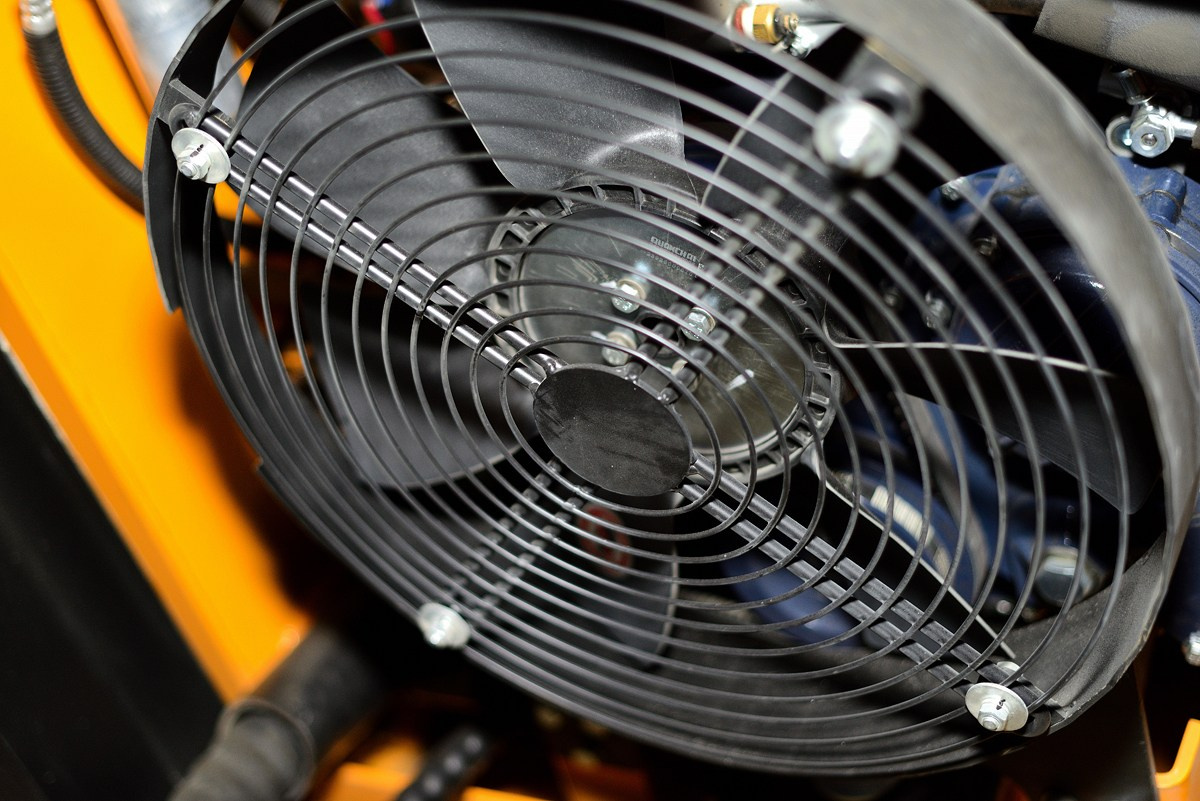 Центр технического обслуживания. Фотограф Сергей Сергеев