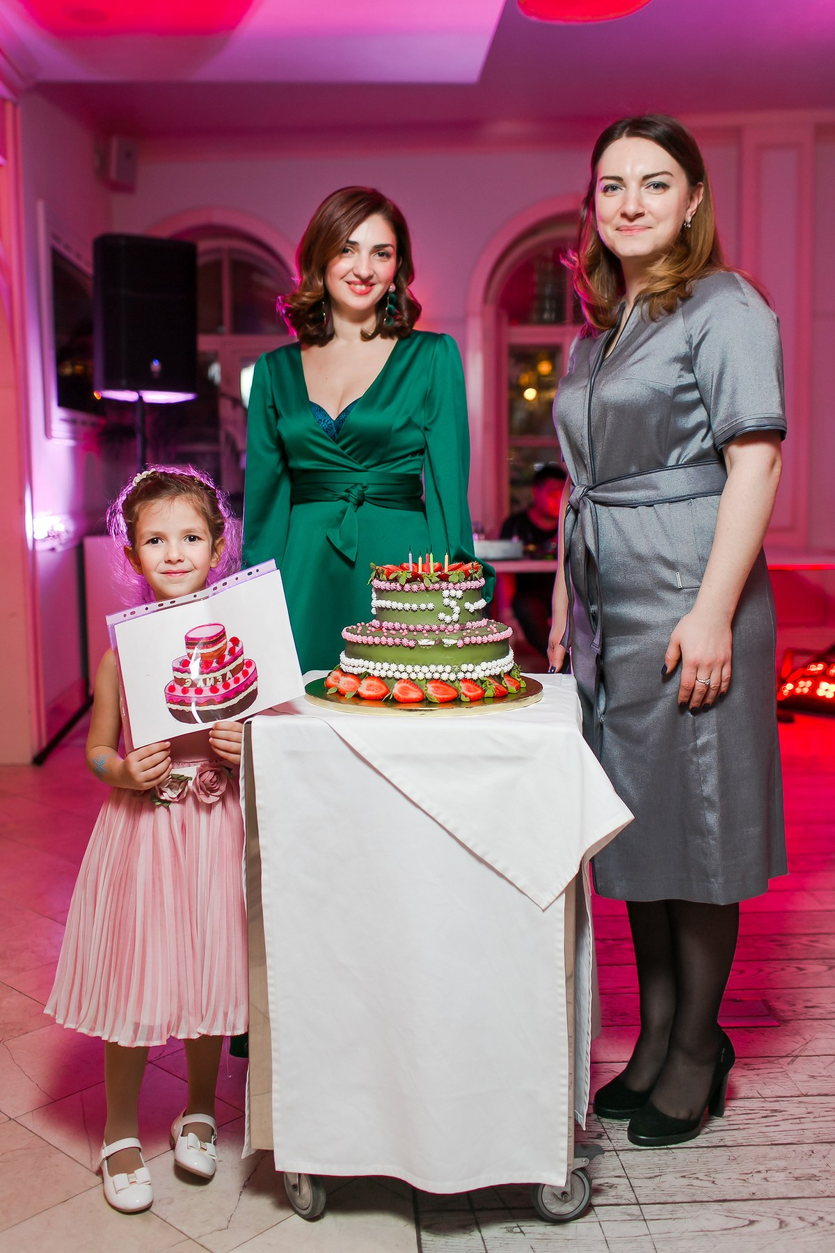 Фотосъемка детского Дня рождения Элизы. Репортажный фотограф Борис Геер