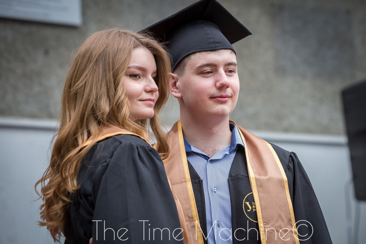 ВЫПУСКНОЙ В УЧЕБНОМ ЗАВЕДЕНИИ. Фотограф для маркетплейсов Михаил Бове