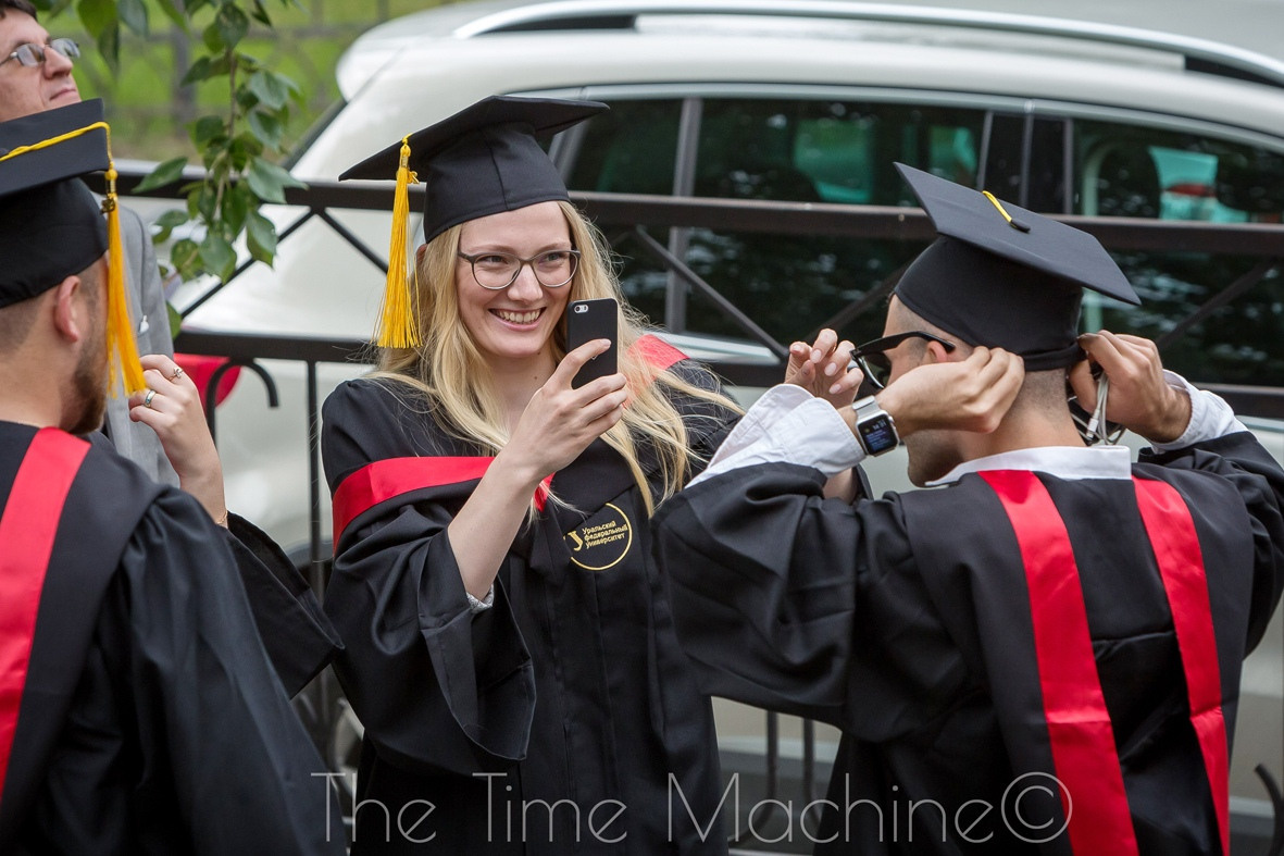 ВЫПУСКНОЙ В УЧЕБНОМ ЗАВЕДЕНИИ. Фотограф для маркетплейсов Михаил Бове