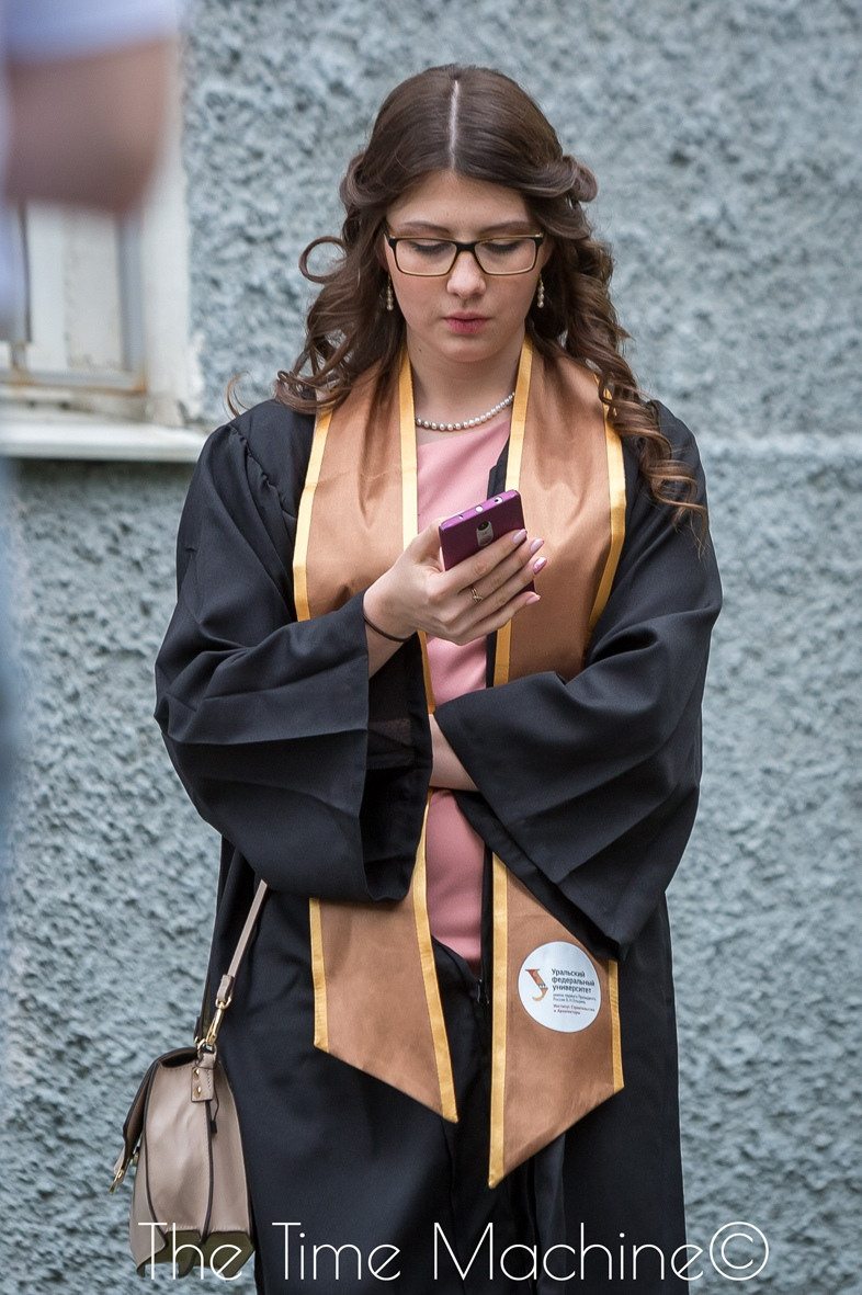 ВЫПУСКНОЙ В УЧЕБНОМ ЗАВЕДЕНИИ. Фотограф для маркетплейсов Михаил Бове