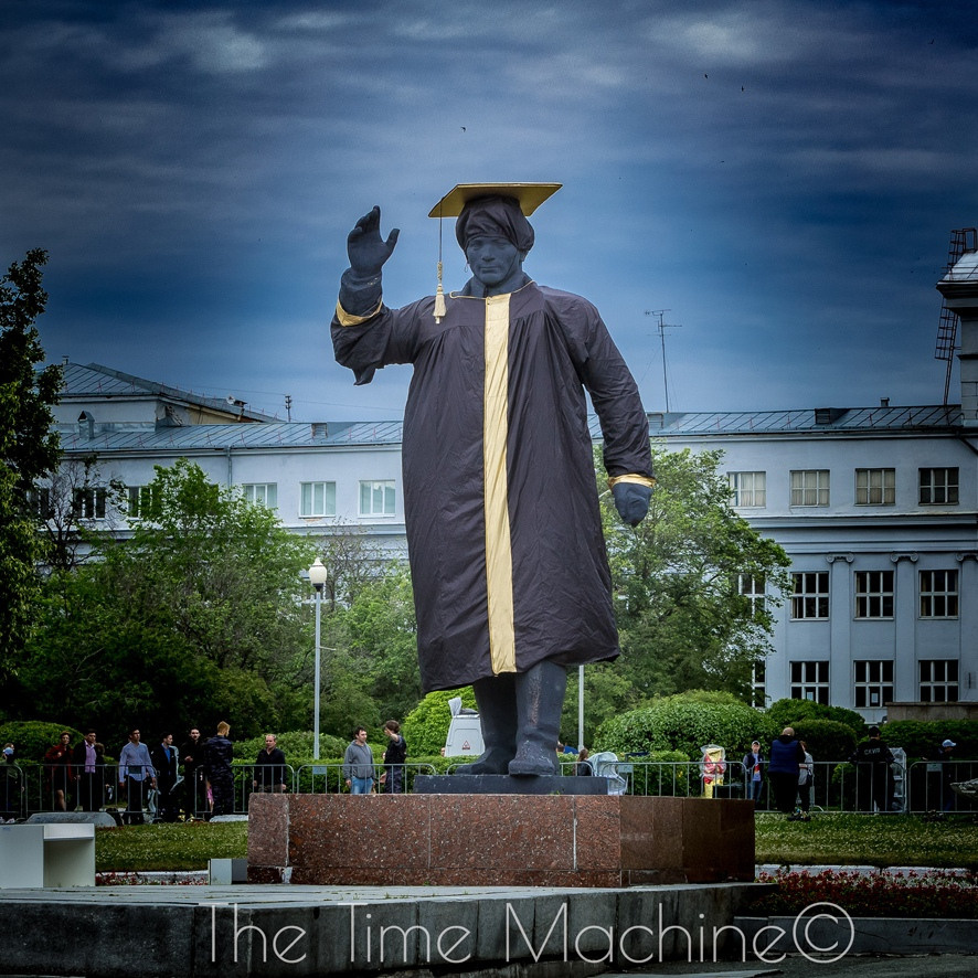 ВЫПУСКНОЙ В УЧЕБНОМ ЗАВЕДЕНИИ. Фотограф для маркетплейсов Михаил Бове