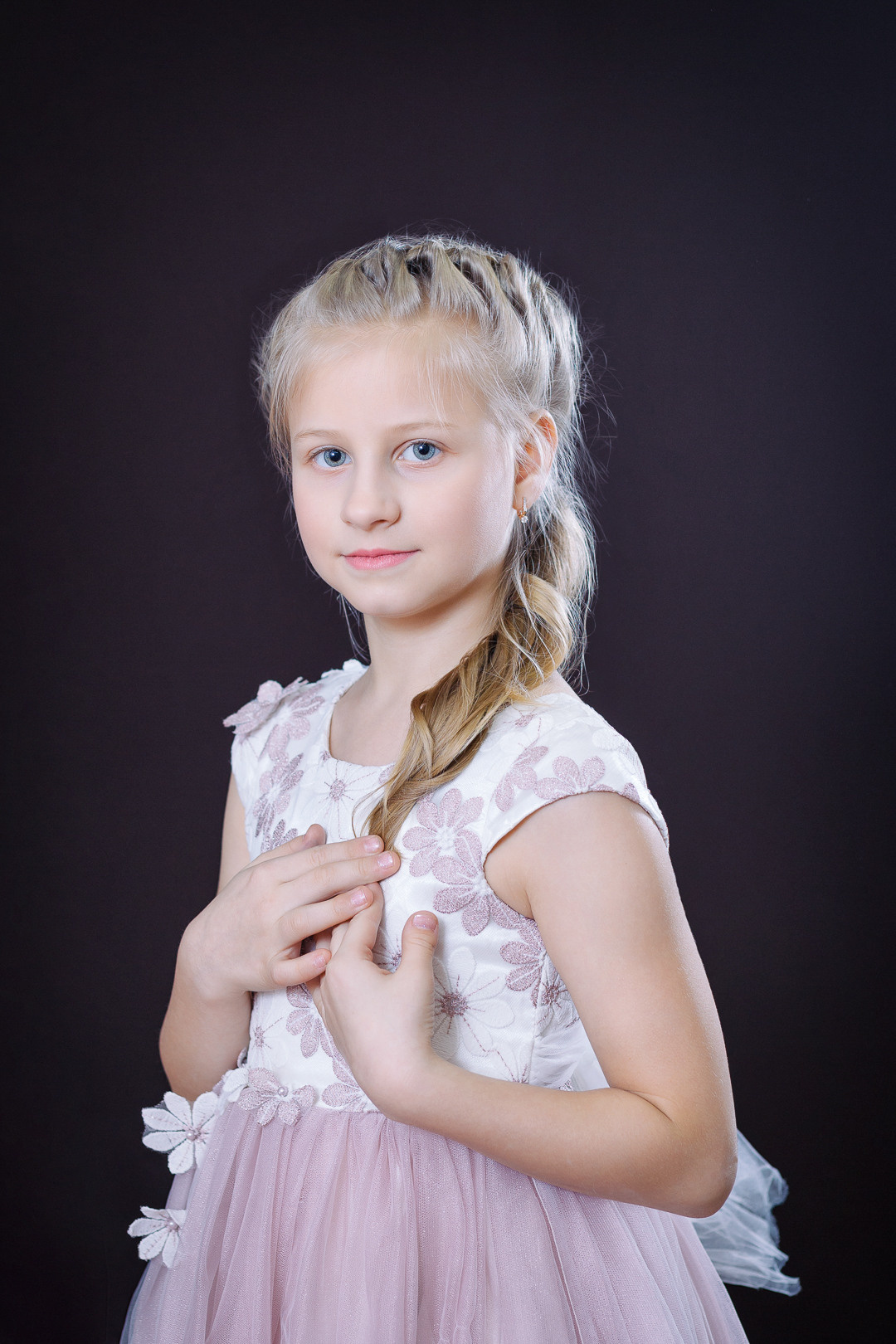 Фотосессия для ребенка в нарядном платье