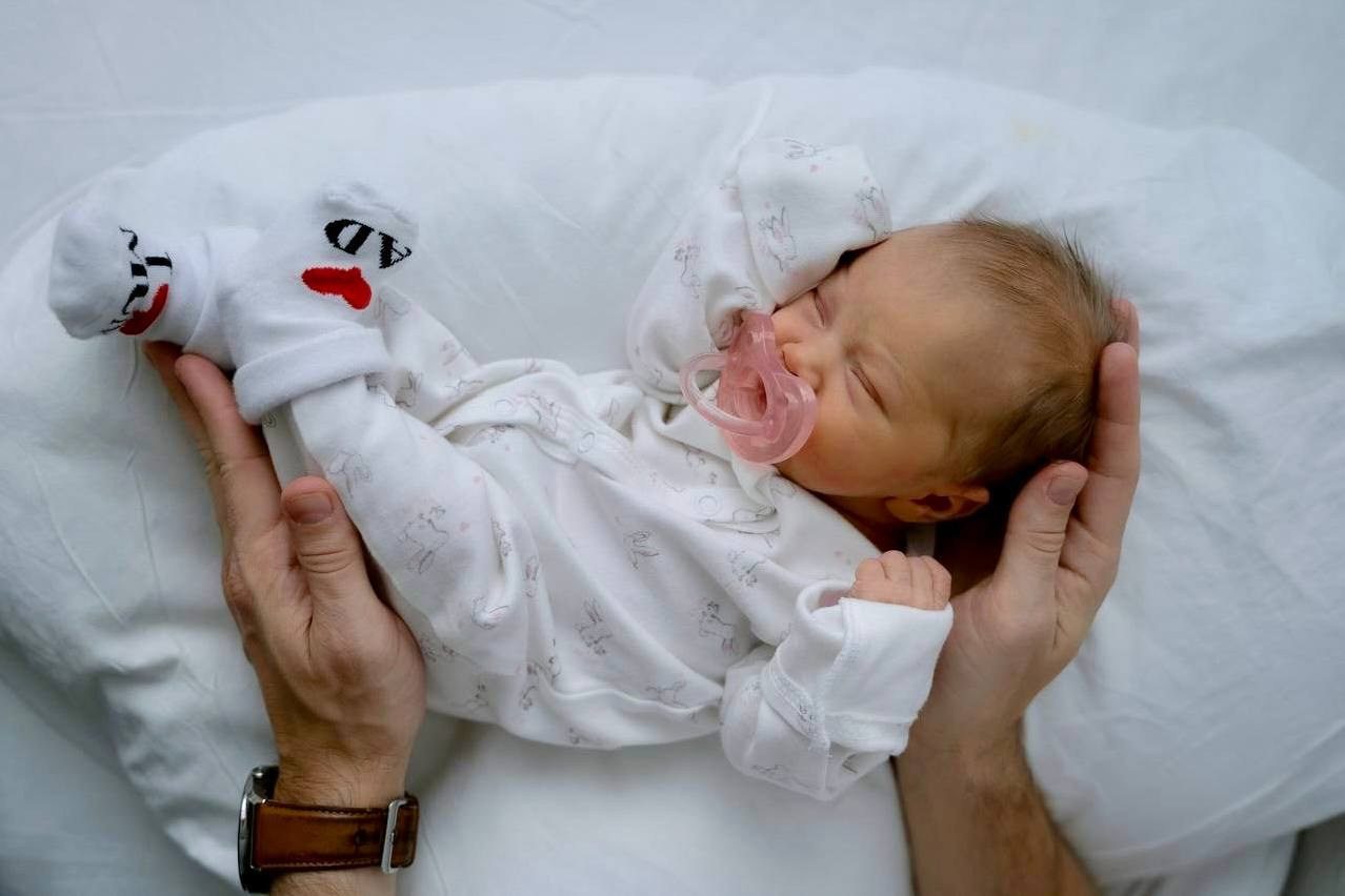 Съемка Fresh — заказать фотосессию новорожденных в первые дни жизни в роддоме или дома. Фотографы на роды в Москве. Фото и видео родов. Фотопроект «Продолжение рода»